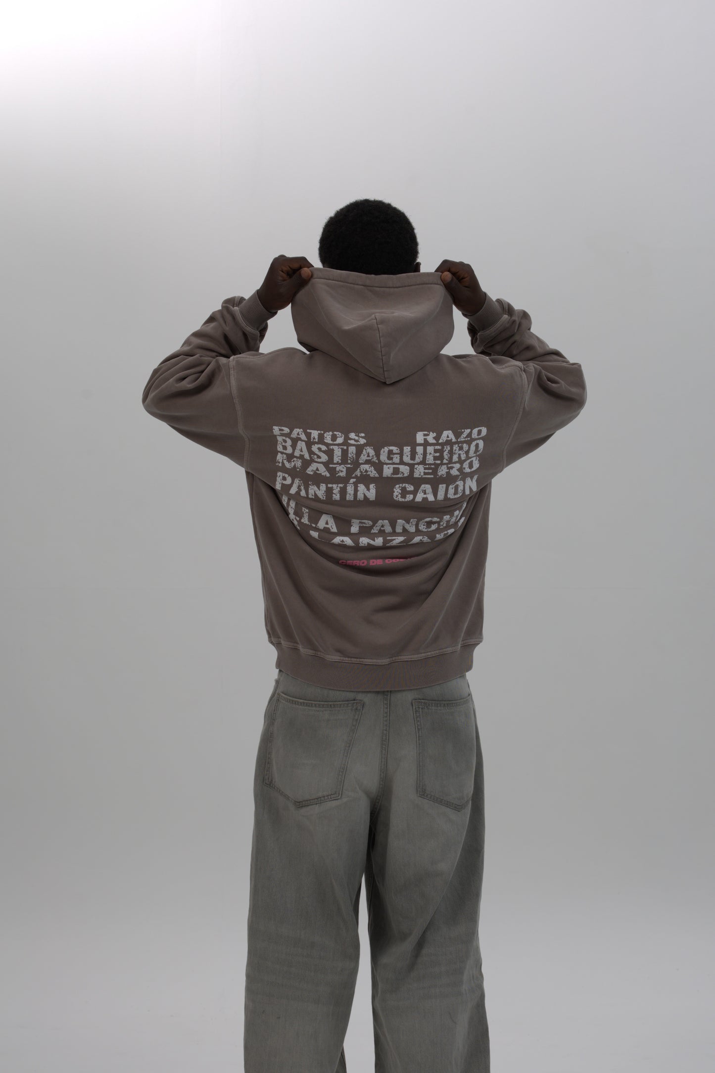 SUDADERA ANTRACITA/DESGASTADO “PLAYAS SURF” CON CAPUCHA