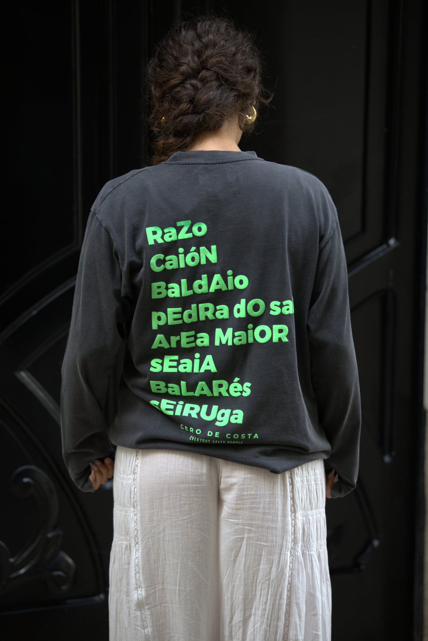 CAMISETA ANTRACITA/VERDE-FLÚOR "RAZO" MANGA LARGA
