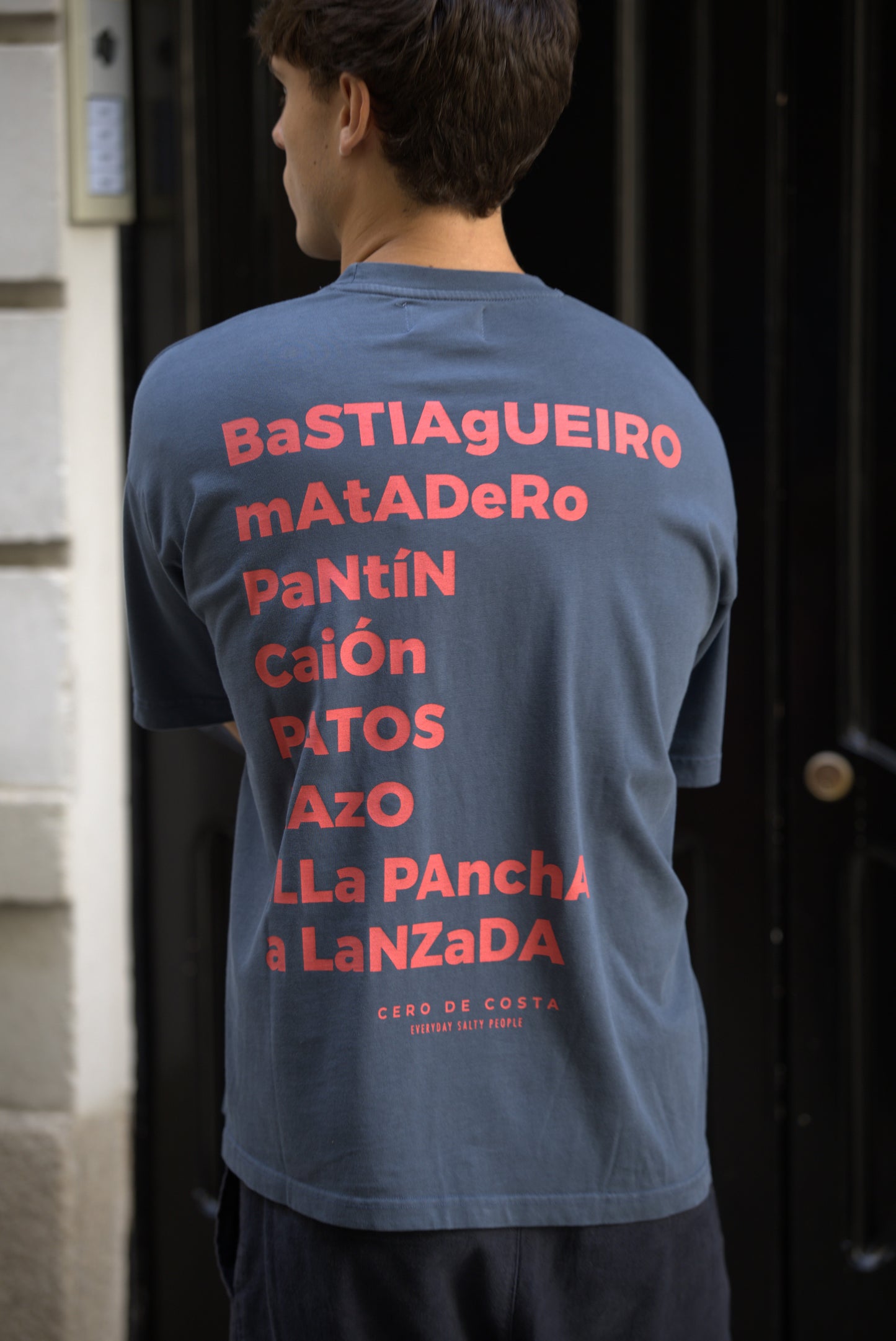 CAMISETA ANTRACITA/QUIQUILLA "PLAYAS SURF"