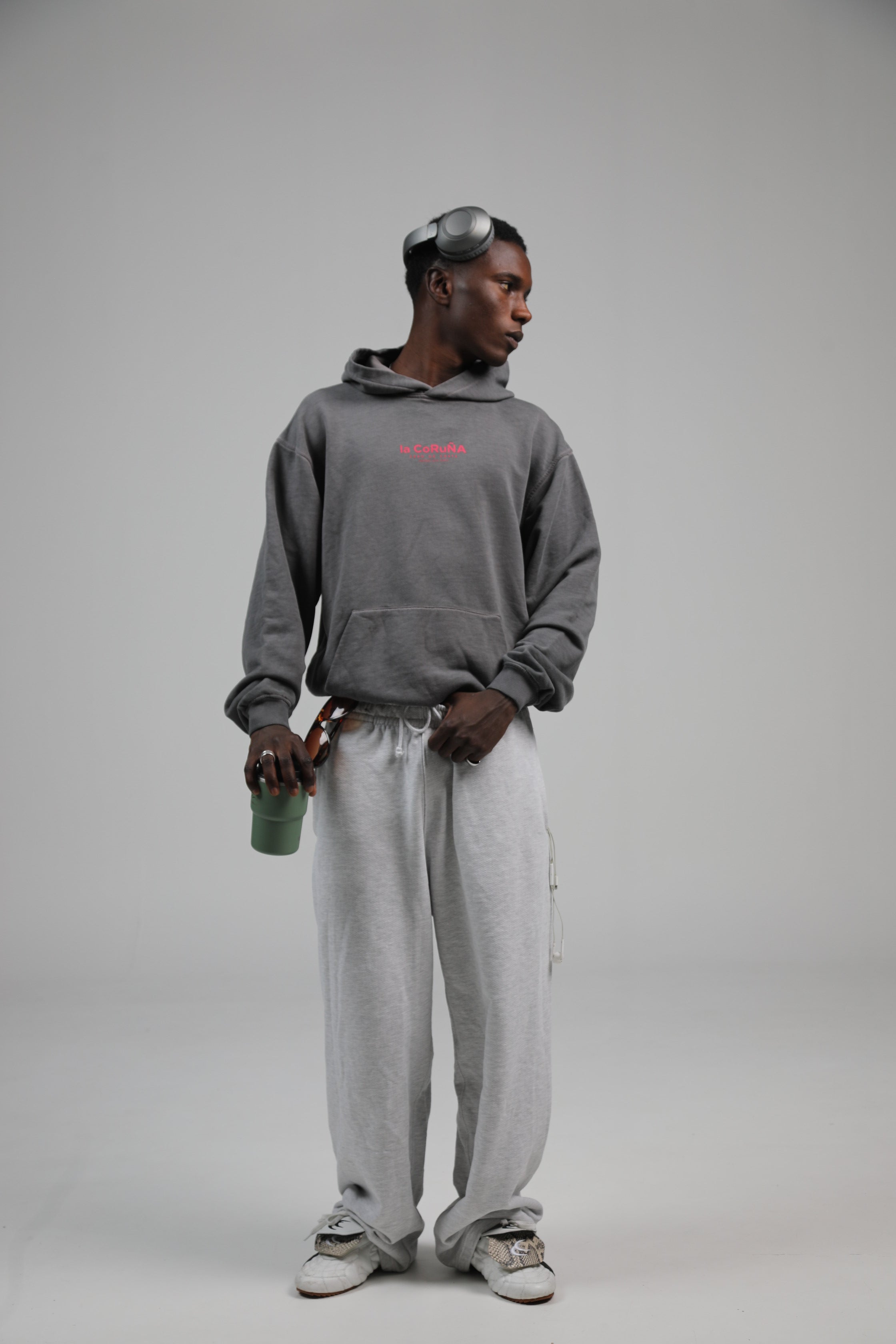 SUDADERA GRIS/ROJO "LA CORUÑA" PLAYAS CIUDAD CON CAPUCHA