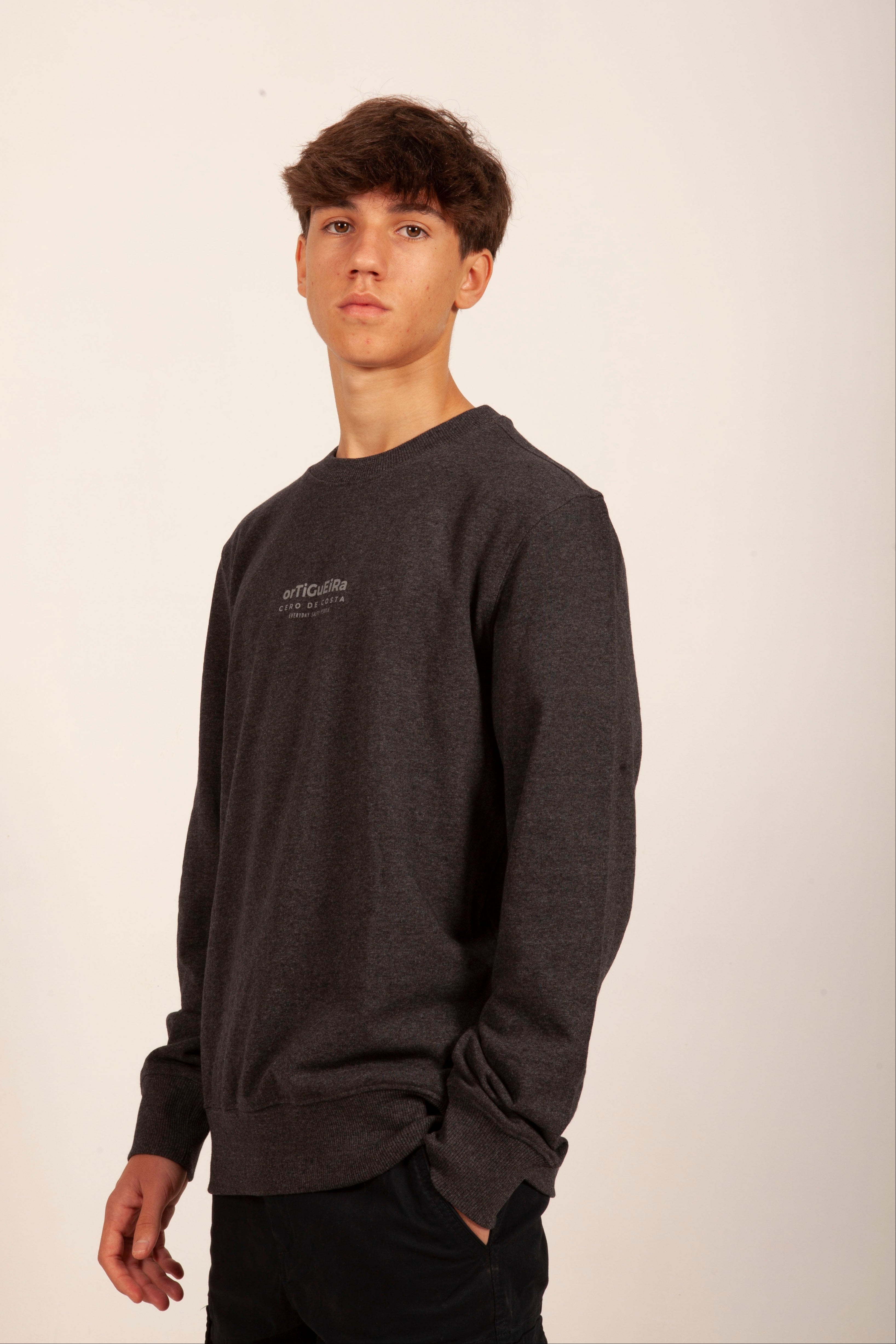SUDADERA "ORTIGUEIRA" ANTRACITA/GRIS SIN CAPUCHA
