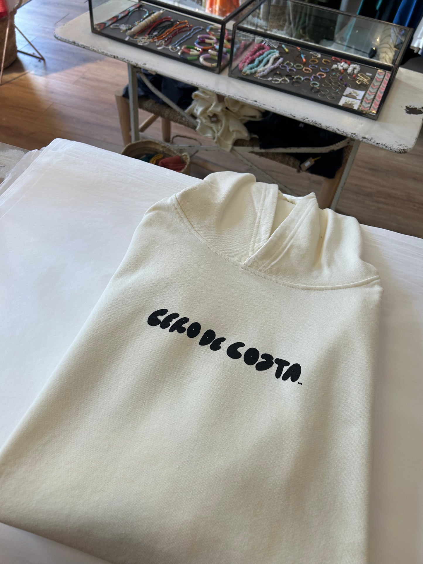 SUDADERA NATA OVERSIZED CON CAPUCHA