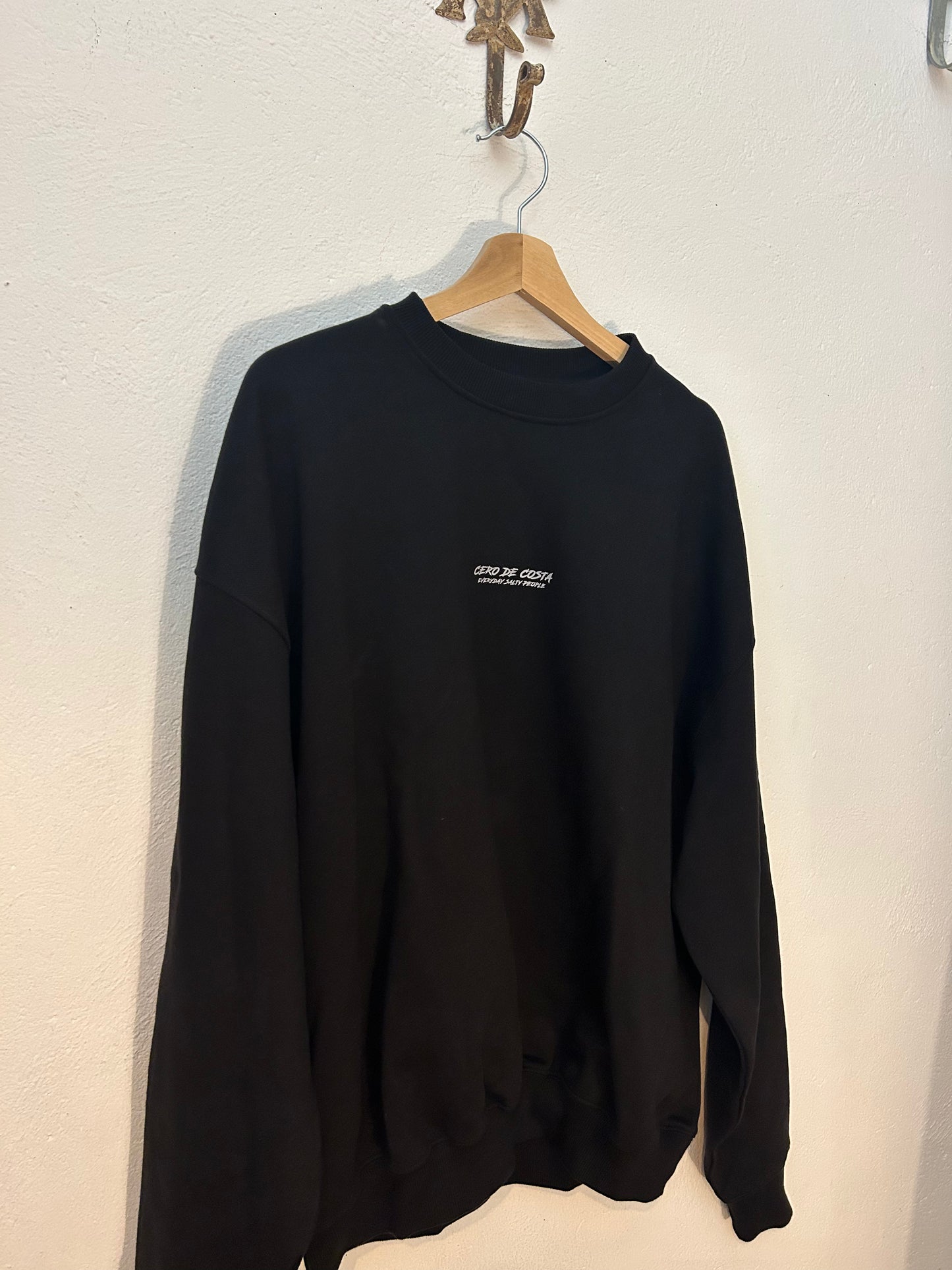 SUDADERA NEGRA OVERSIZED LIENZO
