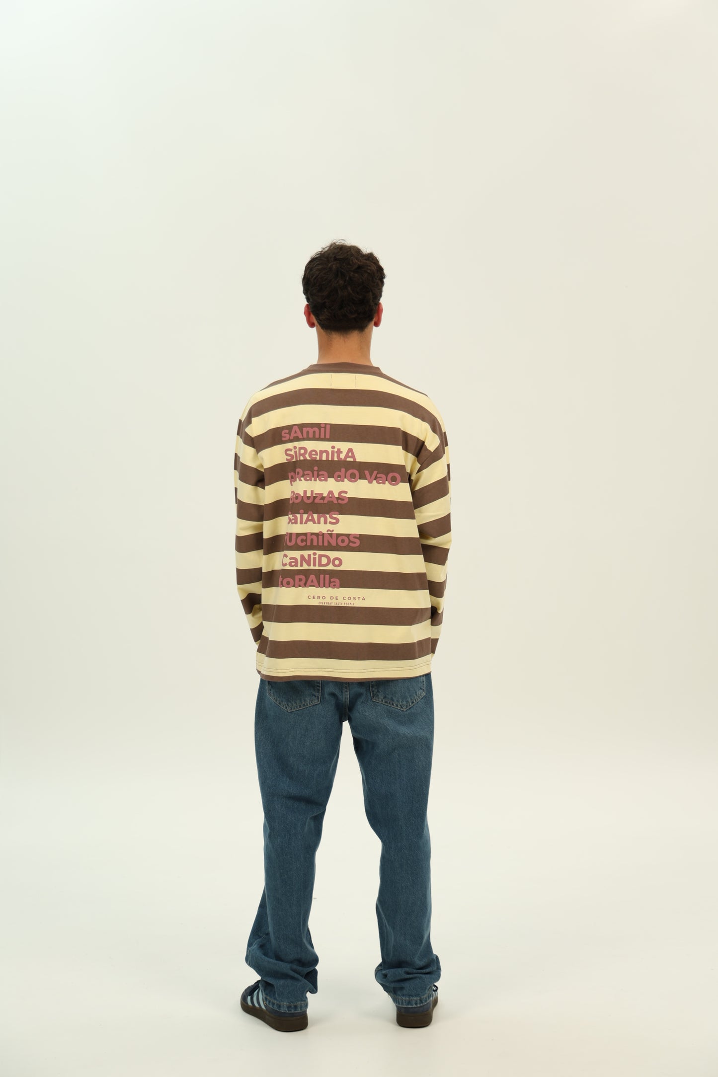 CAMISETA MARRÓN/AMARILLO "VIGO" RAYAS