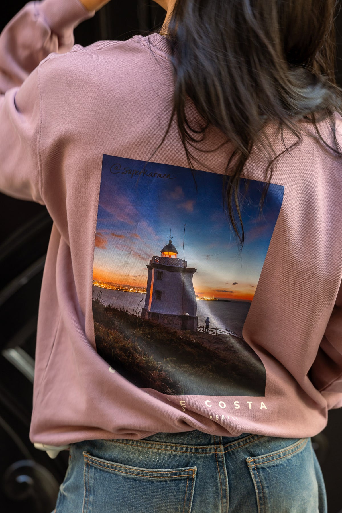 Sudadera kaffa e ivory diseño Mera Foto Superkarmen de Cero de Costa, detrás