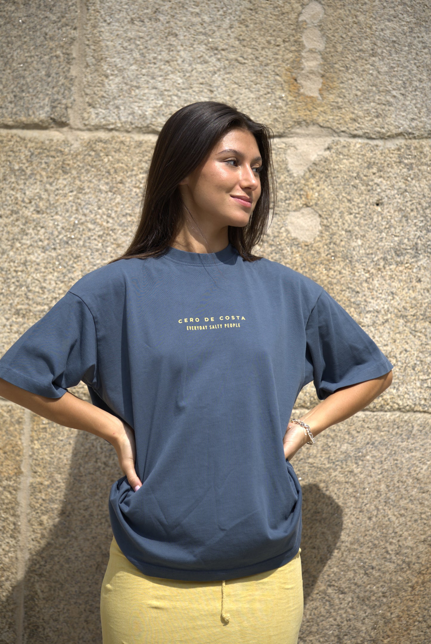CAMISETA ANTRACITA/AMARILLO "PLAYAS RAZO"