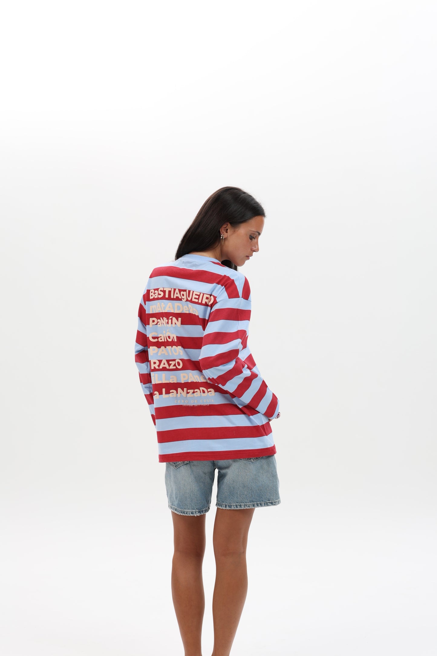 CAMISETA ROJO/CELESTE "PLAYAS SURF" RAYAS