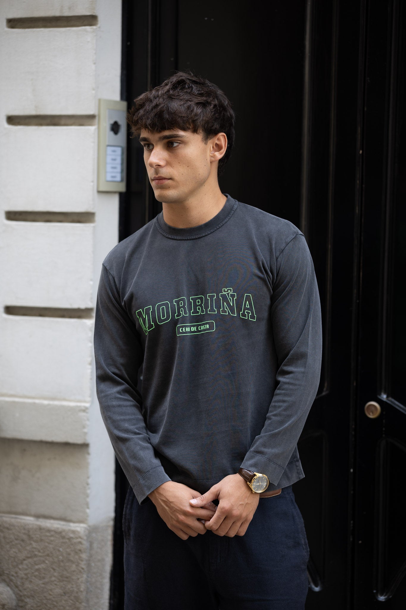 CAMISETA ANTRACITA/VERDE-FLÚOR "MORRIÑA" MANGA LARGA