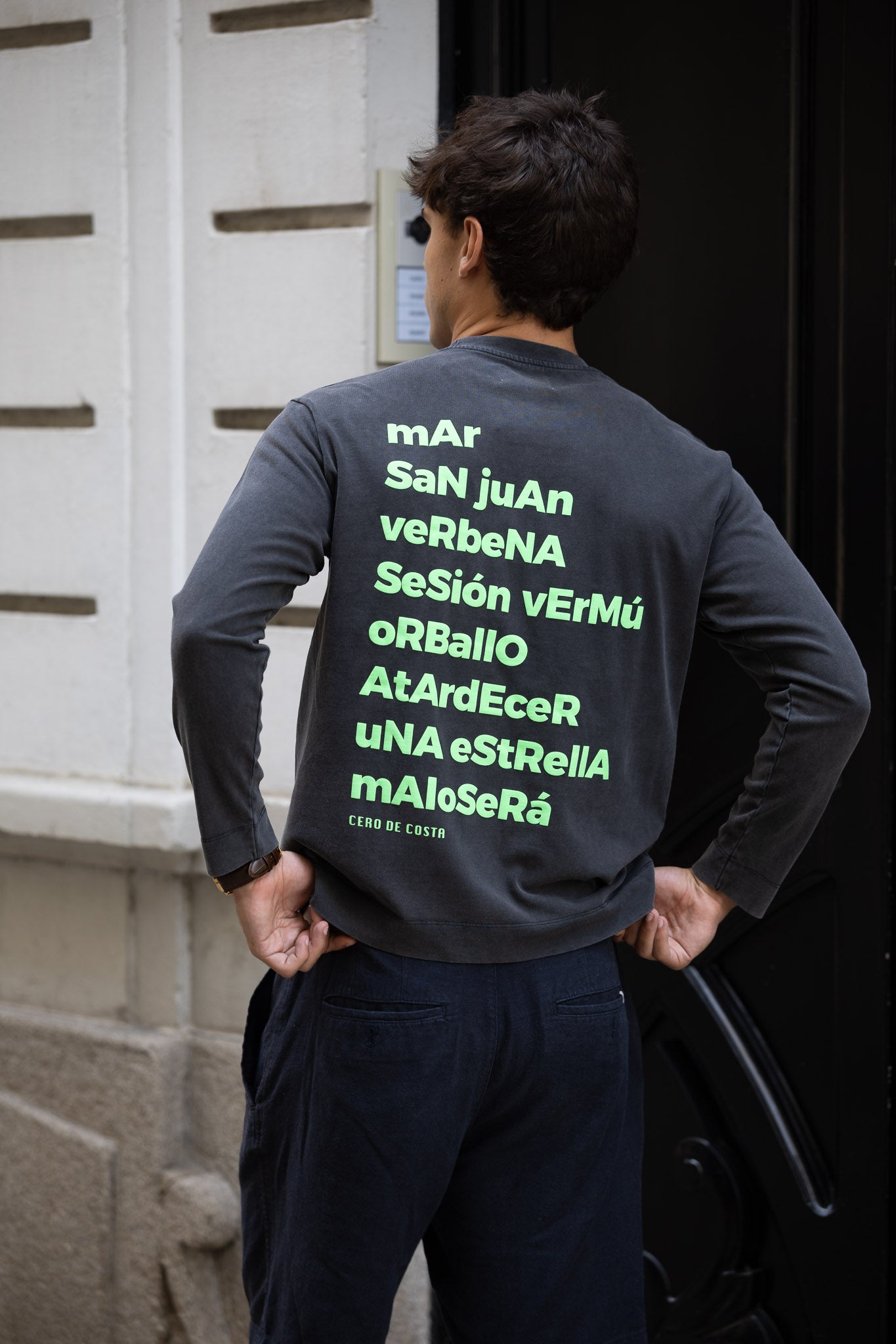 CAMISETA ANTRACITA/VERDE-FLÚOR "MORRIÑA" MANGA LARGA