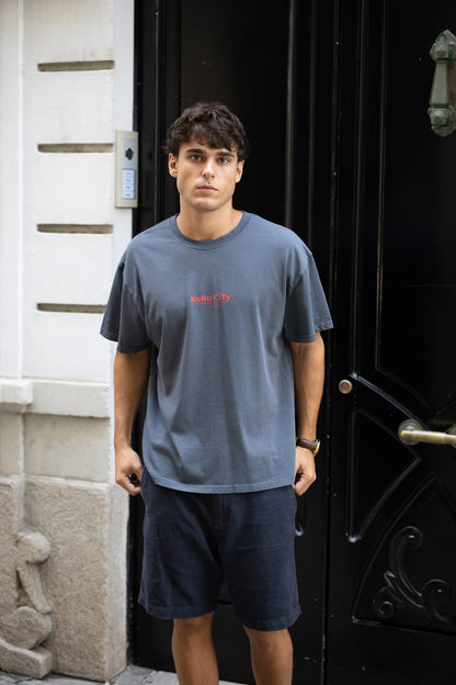 CAMISETA ANTRACITA/QUISQUILLA “KORU CITY"