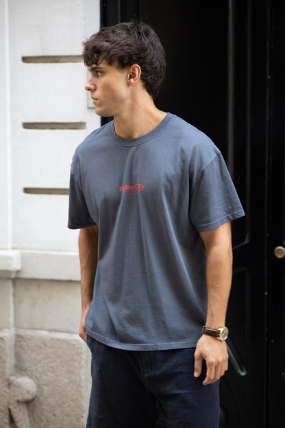 CAMISETA ANTRACITA/QUISQUILLA “KORU CITY"