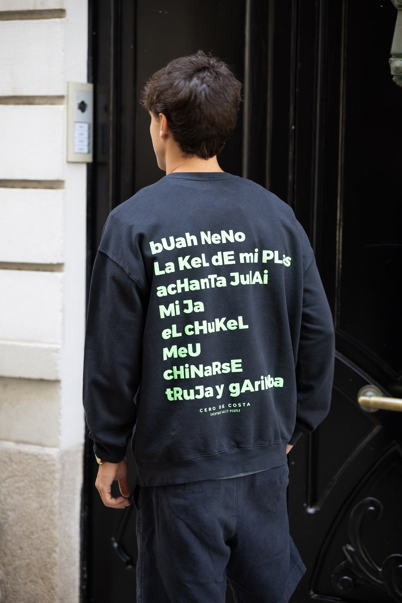 SUDADERA ANTRACITA/VERDE-FLÚOR "KORU CITY"