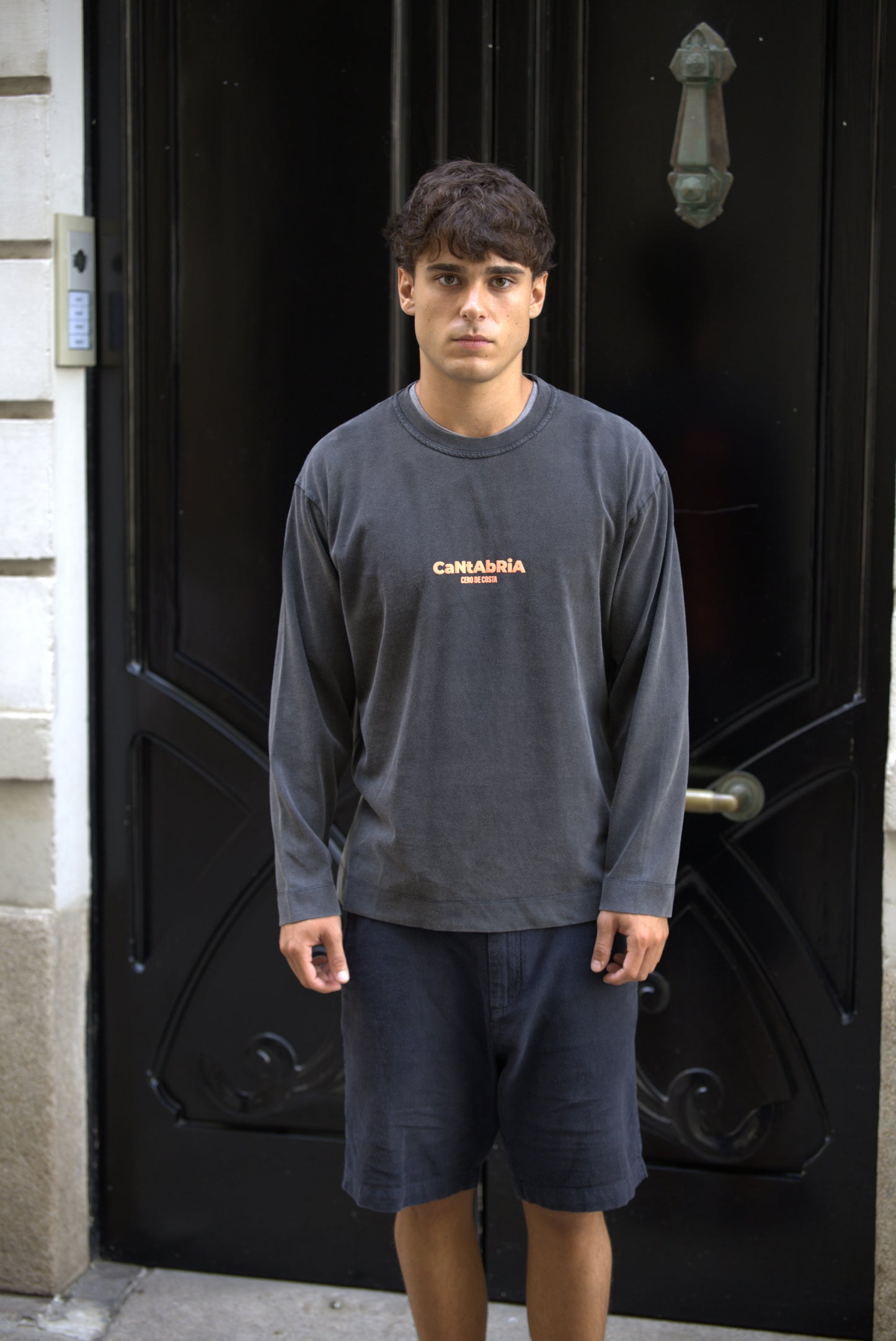 CAMISETA ANTRACITA/NARANJA-FLÚOR "CANTABRIA" MANGA LARGA