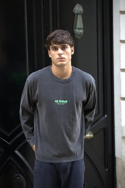 CAMISETA ANTRACITA/VERDE-FLÚOR "OS FAROS" MANGA LARGA