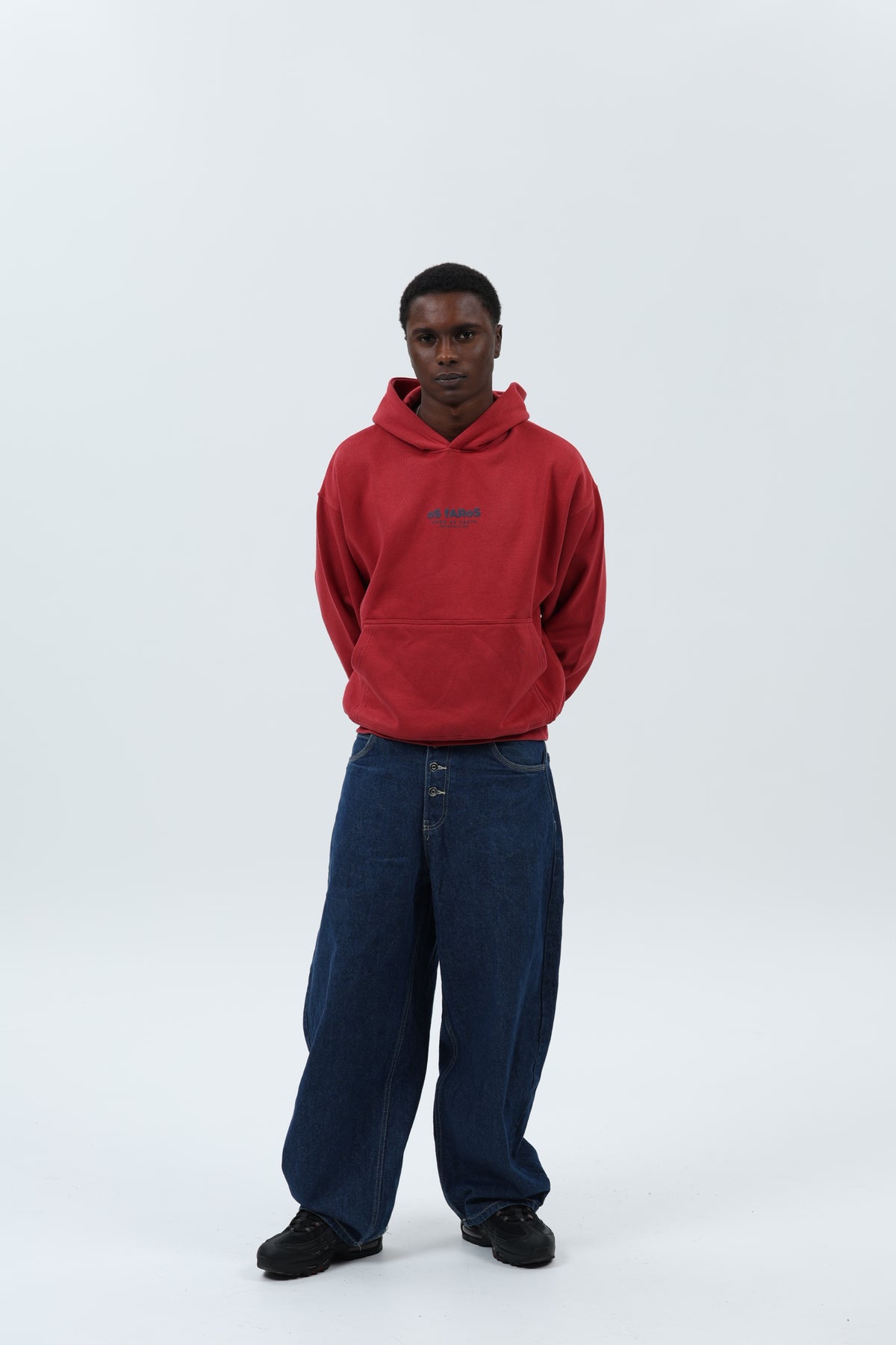 SUDADERA GRANATE/MARINO "OS FAROS" CON CAPUCHA – foto 1
