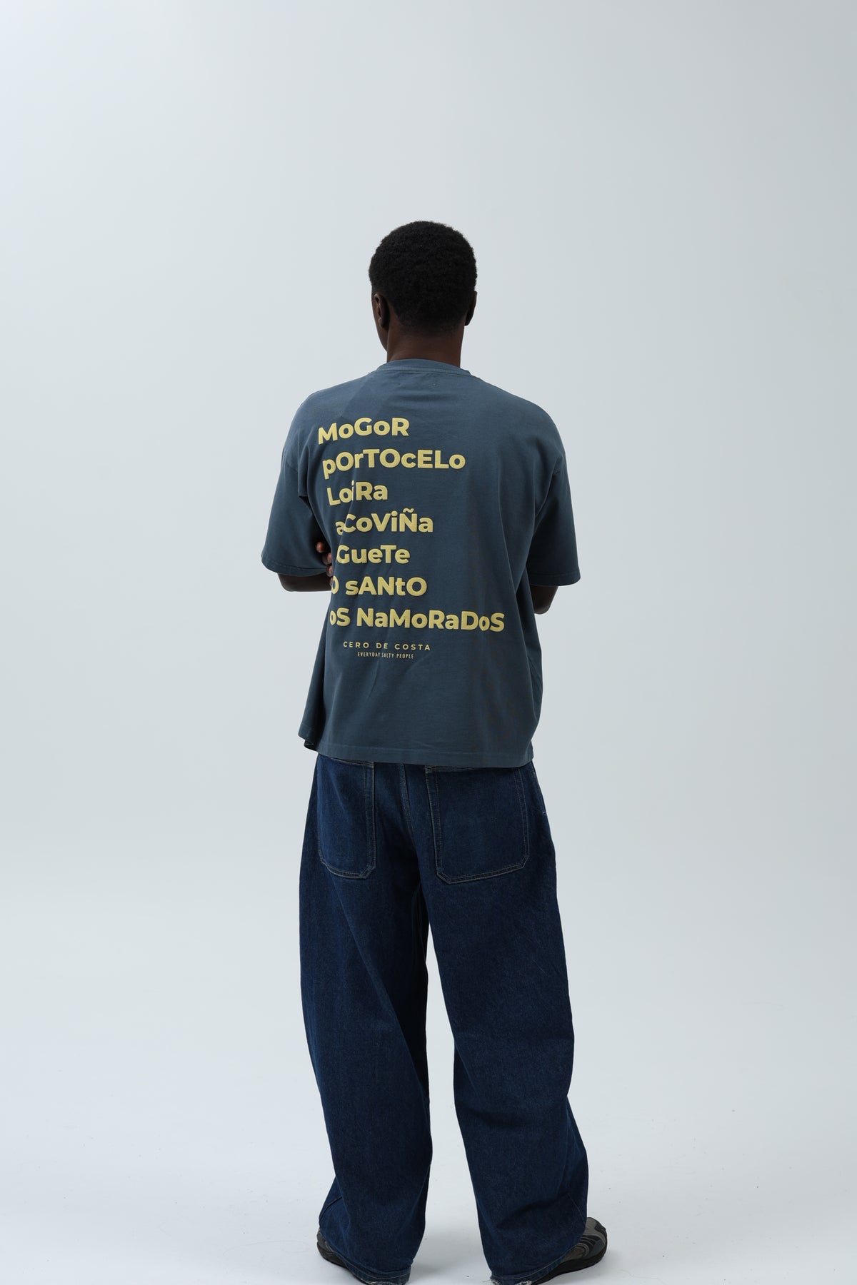 CAMISETA ANTRACITA/AMARILLO "MARÍN" – foto 2