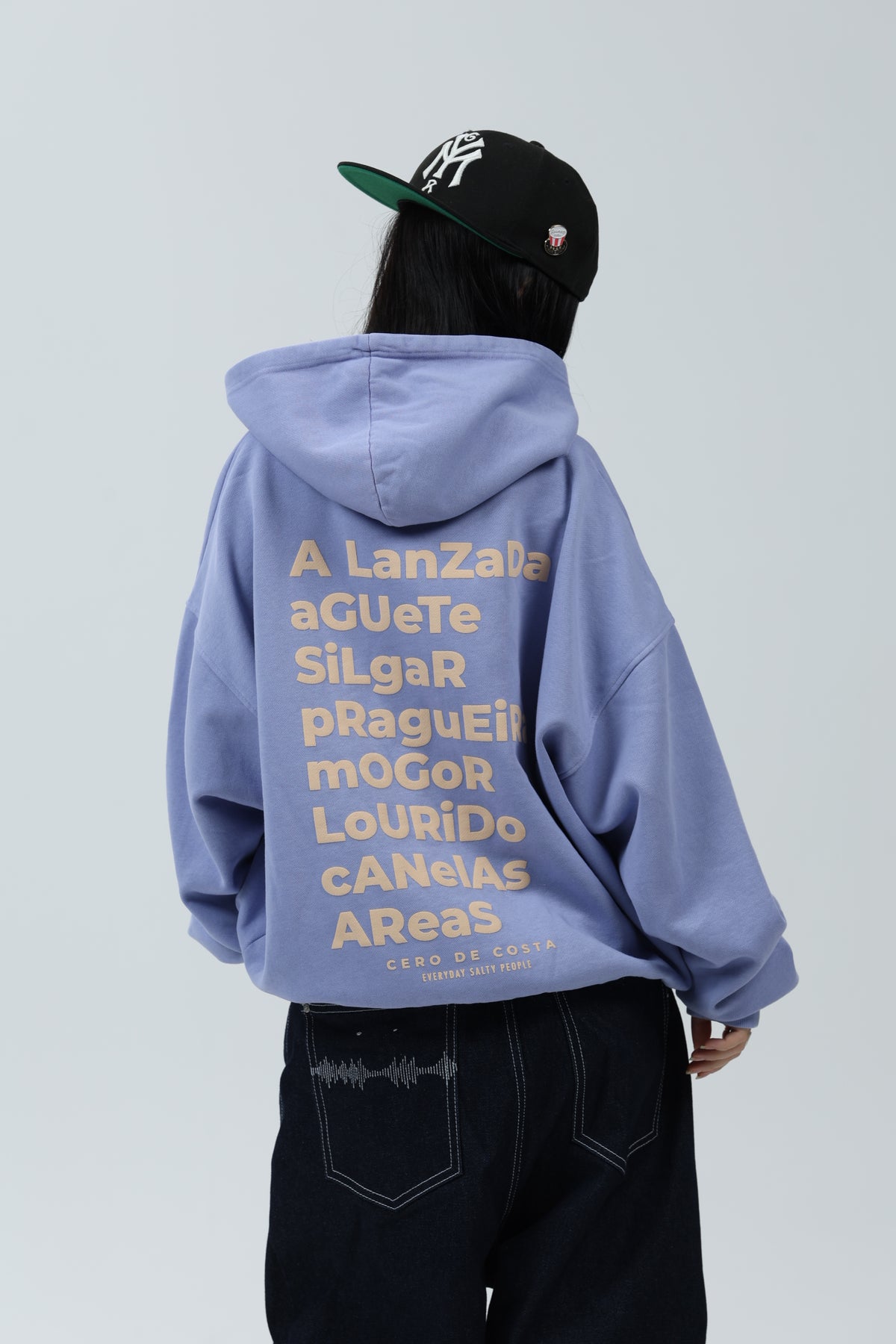 SUDADERA LILA-TIZA/AMARILLO "PONTEVEDRA" CON CAPUCHA – foto 6