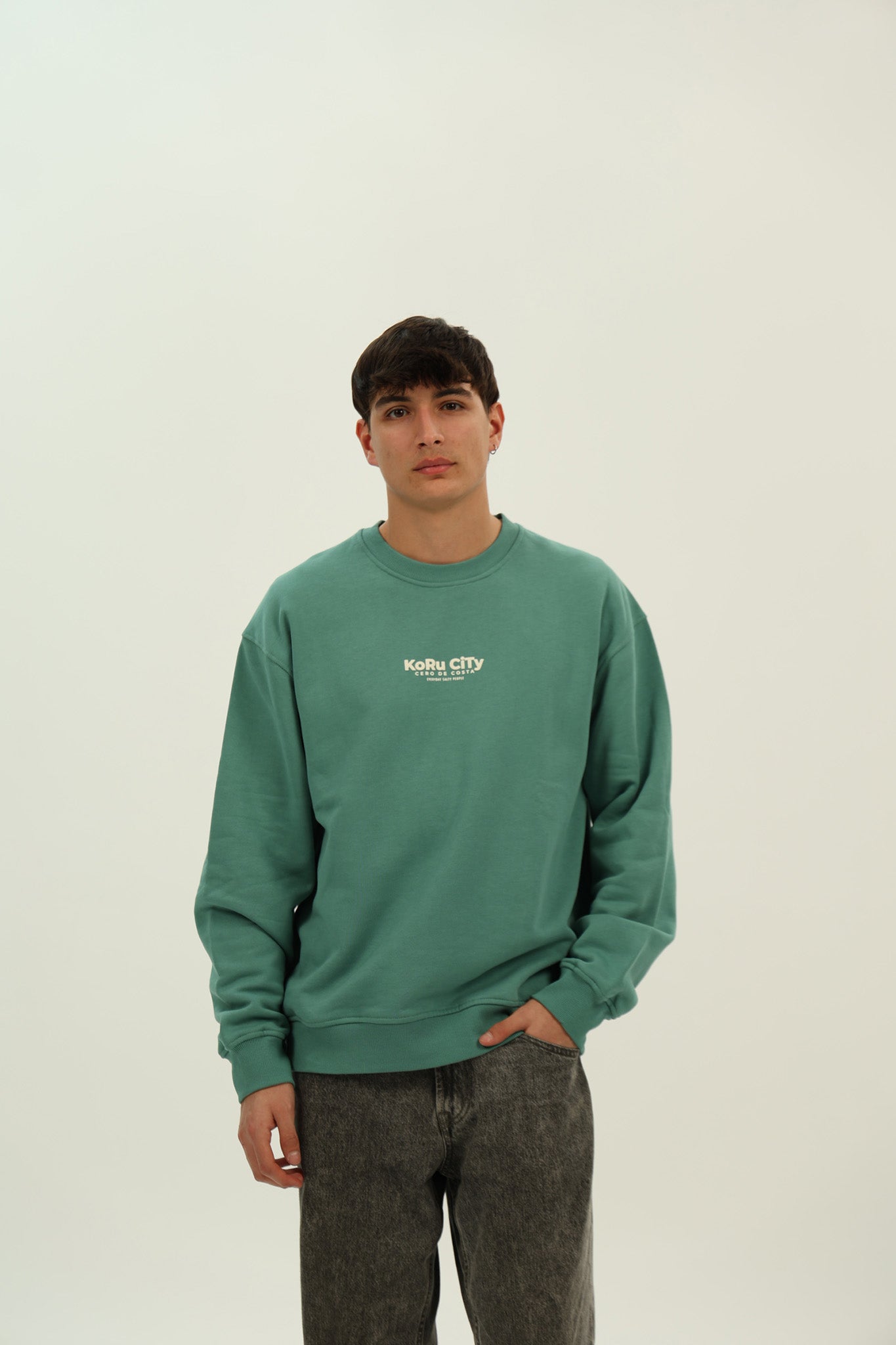 SUDADERA VERDE/BLANCO "KORU CITY"
