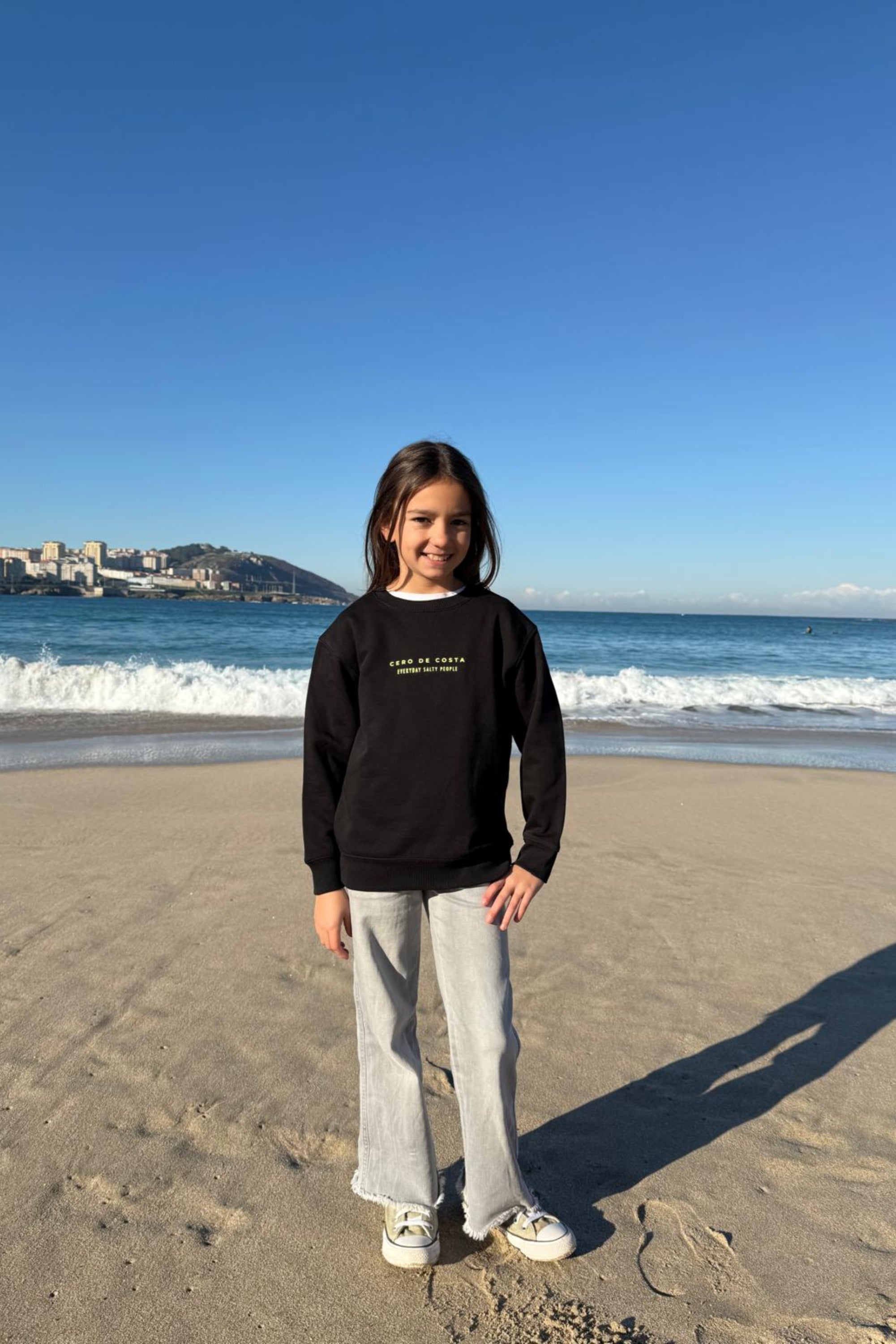SUDADERA KIDS NEGRO/FLÚOR PLAYAS SURF
