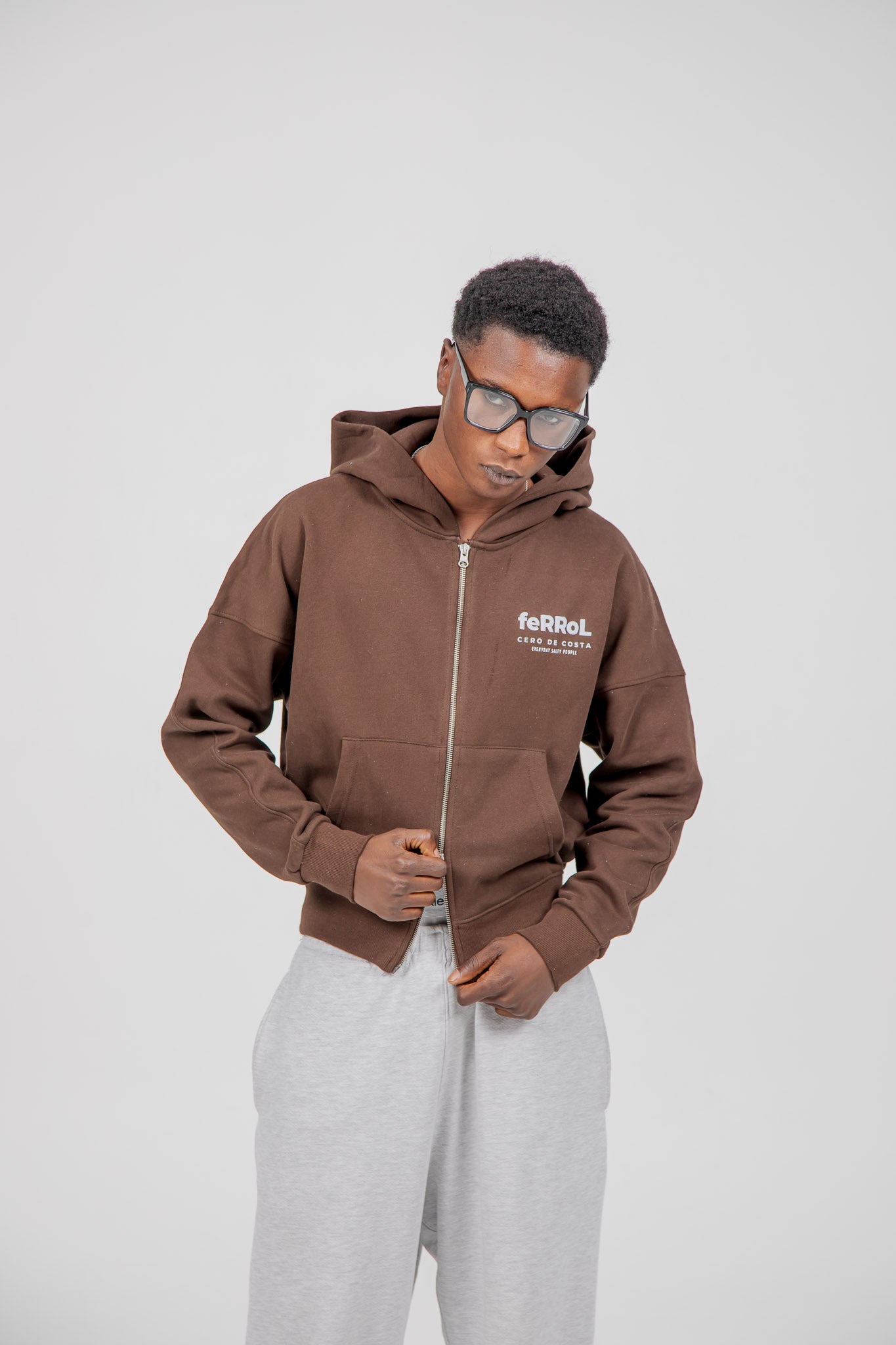 BROWN/LIGHT BLUE "FERROL" SHORT ZIP SWEATSHIRT