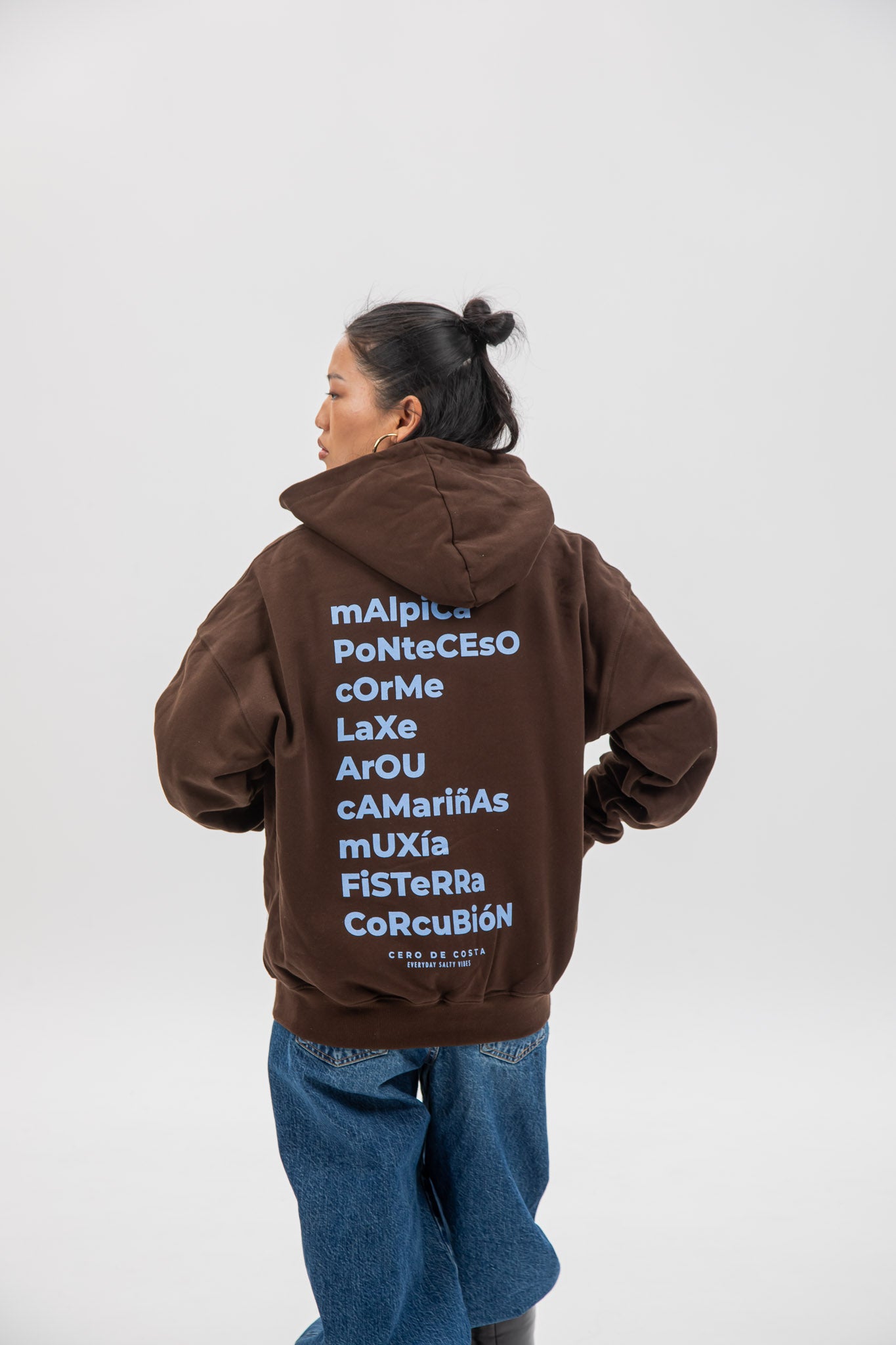 SUDADERA MARRÓN/AZUL "OS FAROS" CREMALLERA CON CAPUCHA