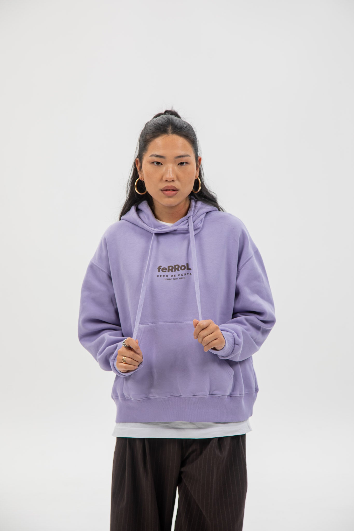 SUDADERA LILA/MARRÓN "FERROL" CON CAPUCHA