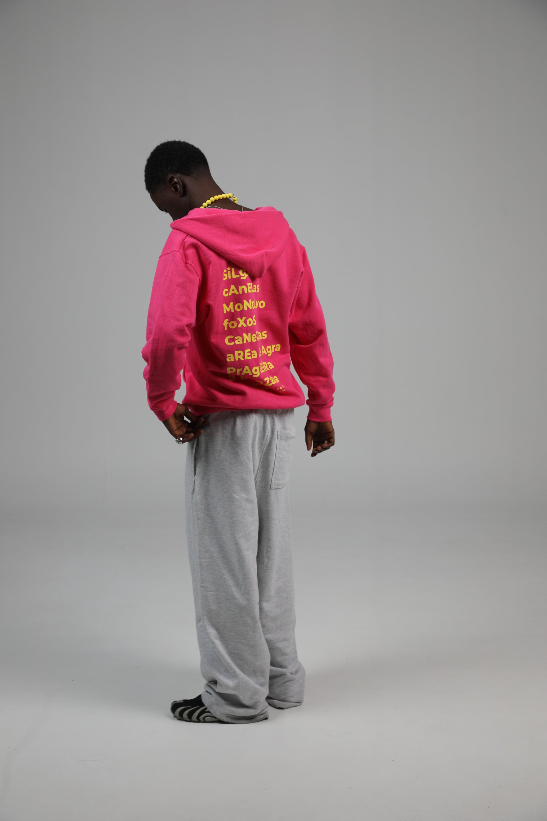 SUDADERA SANXENXO FUCSIA/AMARILLO CREMALLERA CON CAPUCHA