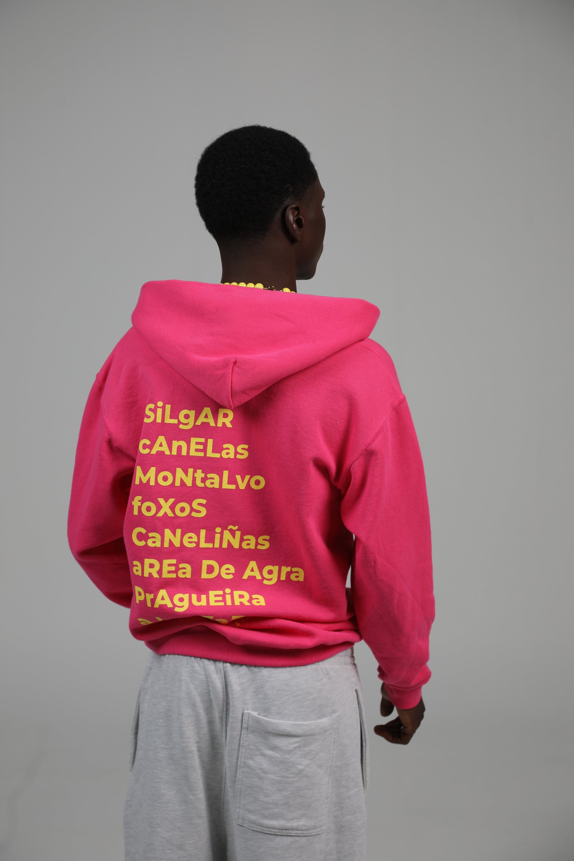 SUDADERA SANXENXO FUCSIA/AMARILLO CREMALLERA CON CAPUCHA
