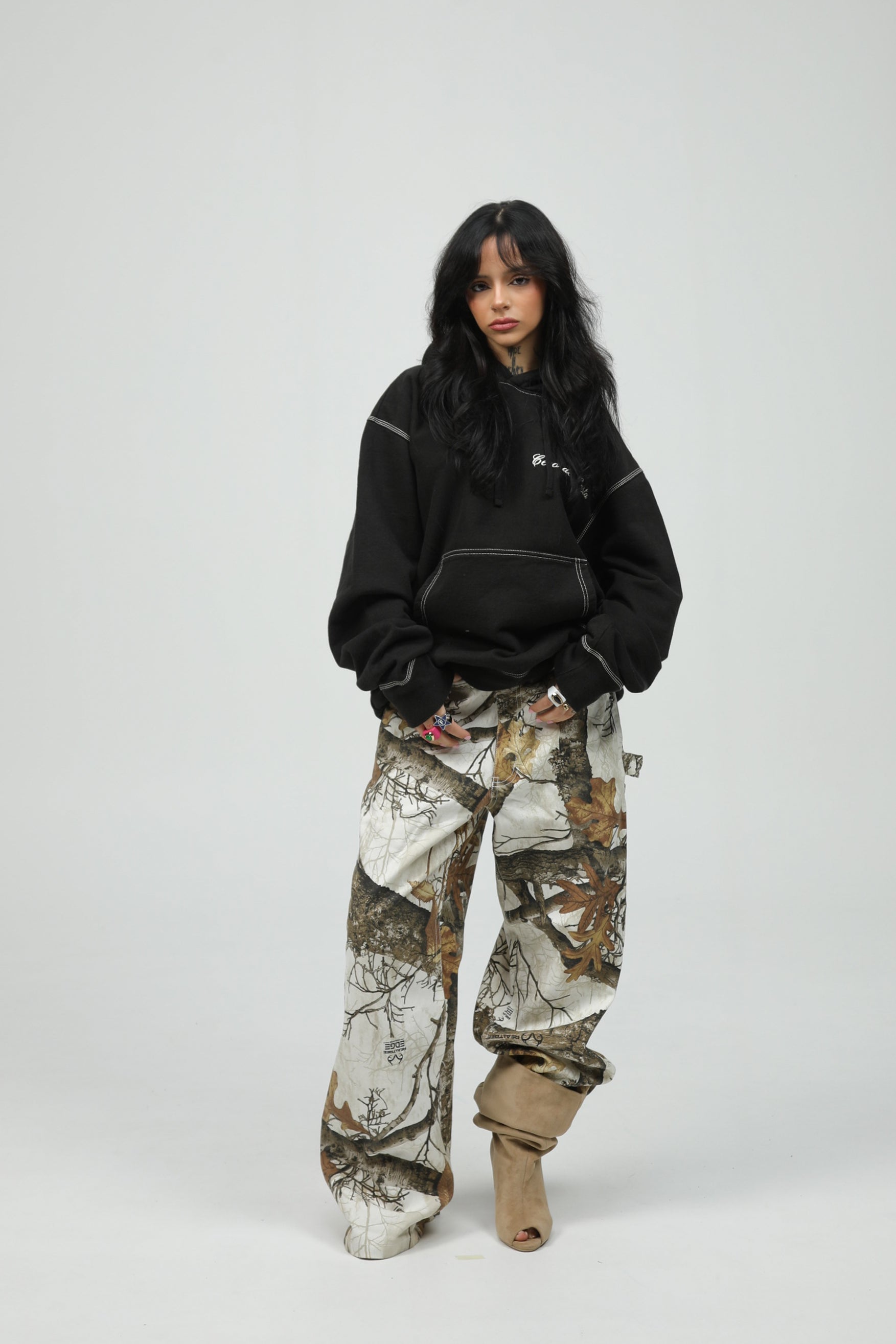 SUDADERA NEGRO/BLANCO "CERO DE COSTA" LOGO CON CAPUCHA