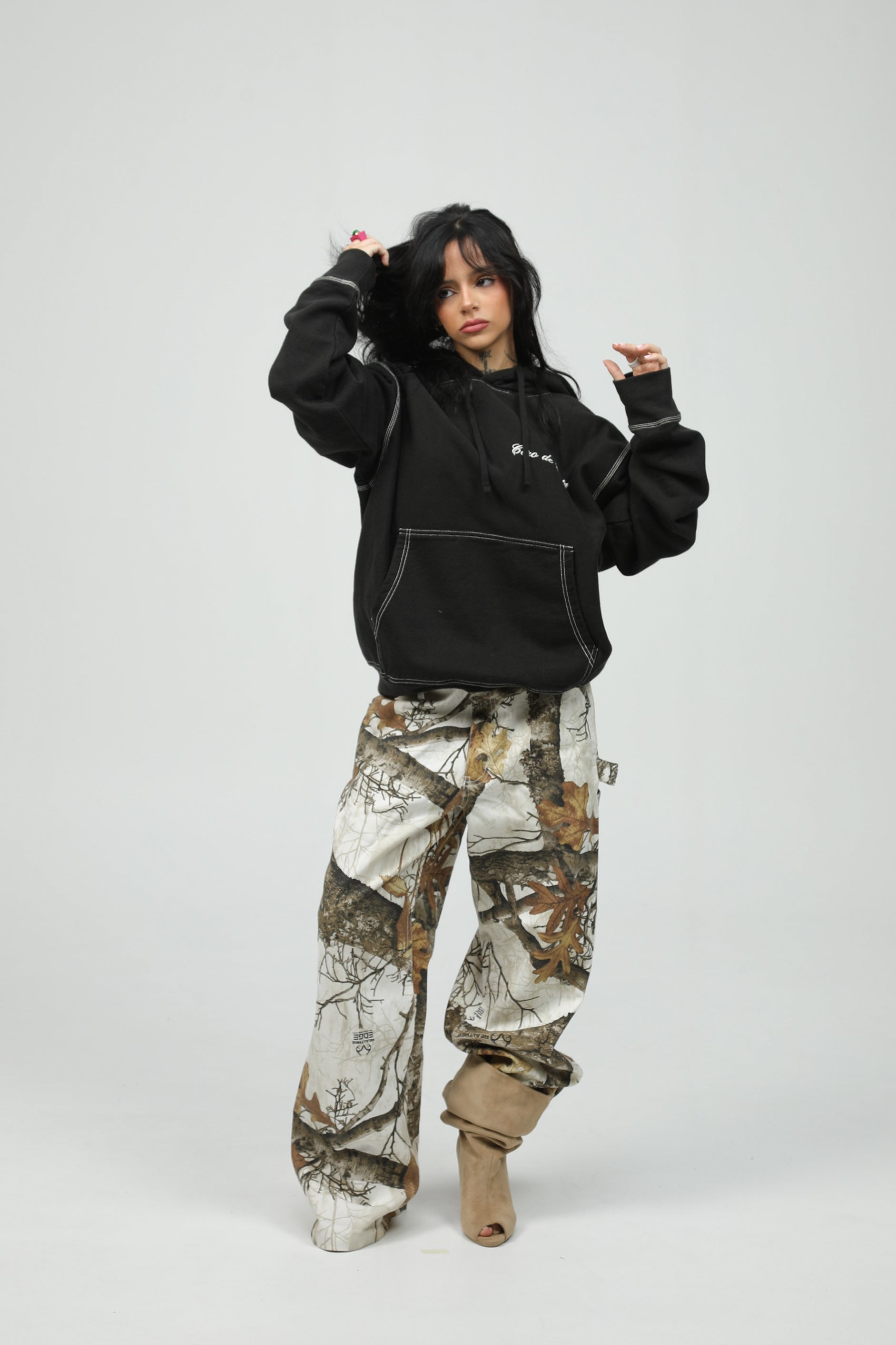 SUDADERA NEGRO/BLANCO "CERO DE COSTA" LOGO CON CAPUCHA