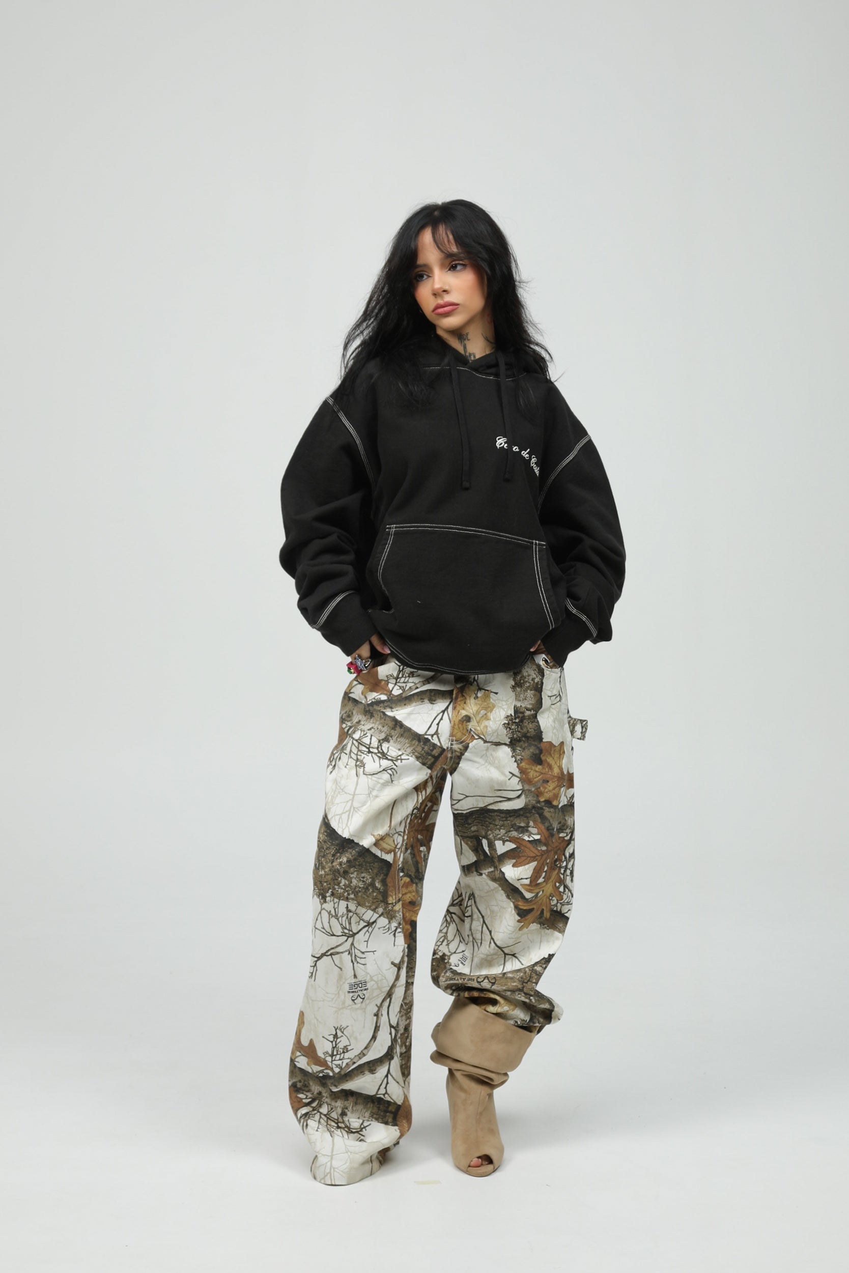 SUDADERA NEGRO/BLANCO "CERO DE COSTA" LOGO CON CAPUCHA