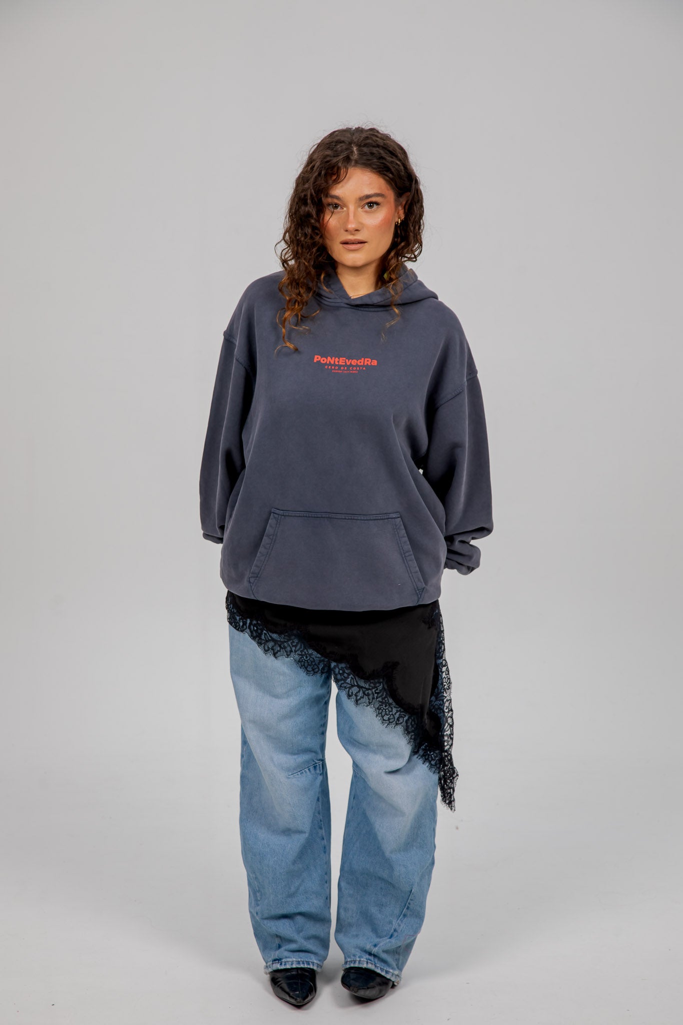 SUDADERA CAPUCHA ANTRACITA/ROJO "PONTEVEDRA"