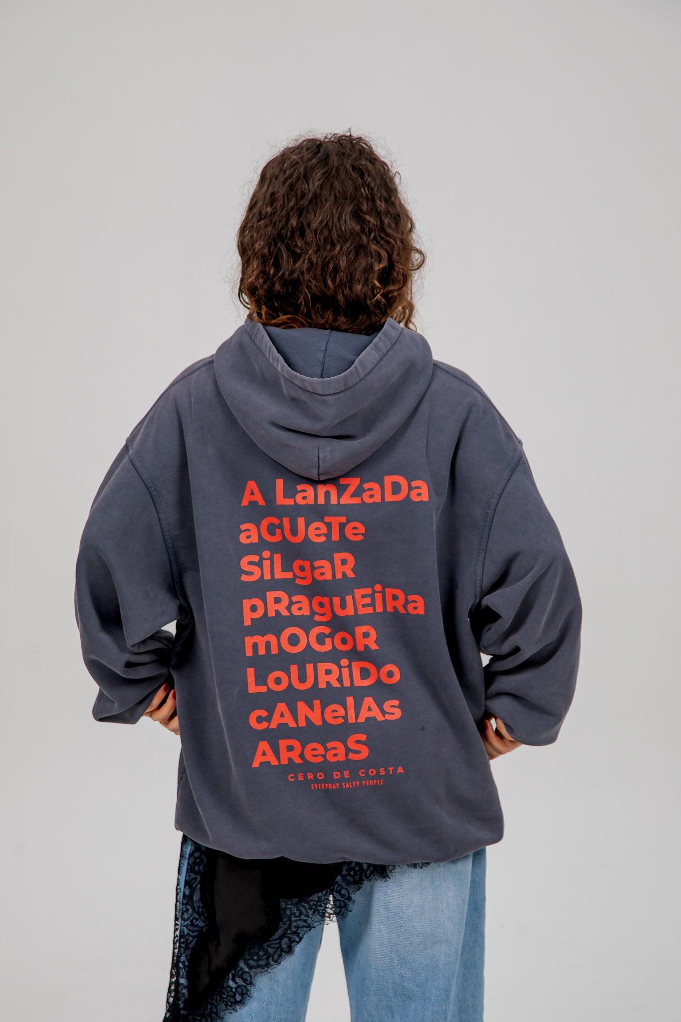 SUDADERA CAPUCHA ANTRACITA/ROJO "PONTEVEDRA"