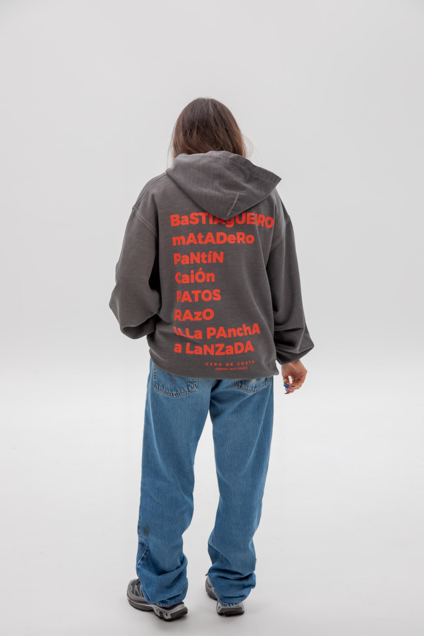 SUDADERA GRIS/ROJO LOGO "CERO DE COSTA" CON CAPUCHA