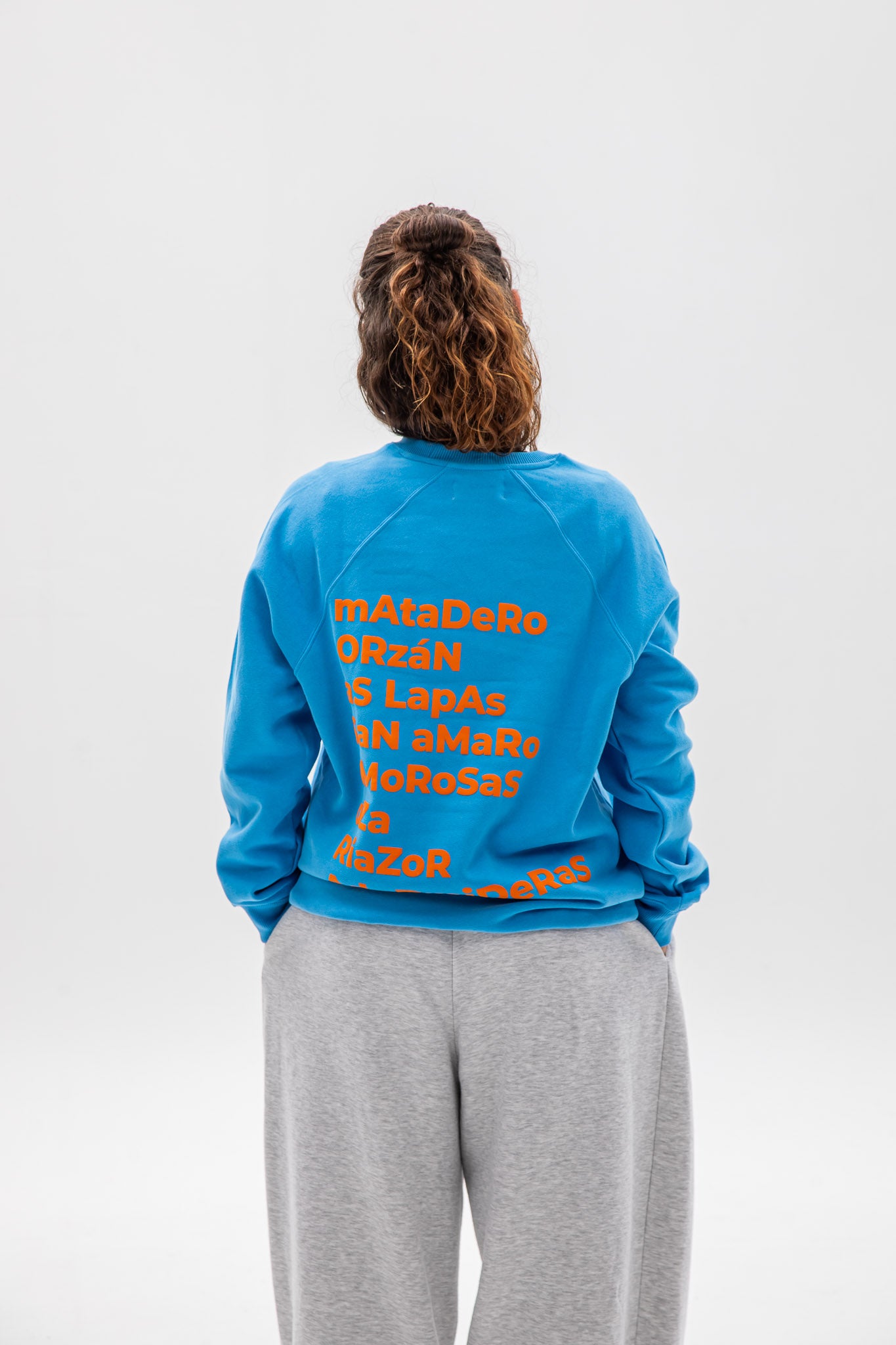 SUDADERA AZUL TIZA/NARANJA 