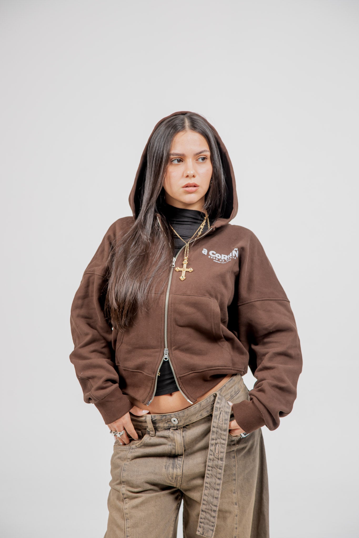 SUDADERA MARRÓN/CELESTE "A CORUÑA" CREMALLERA CORTA