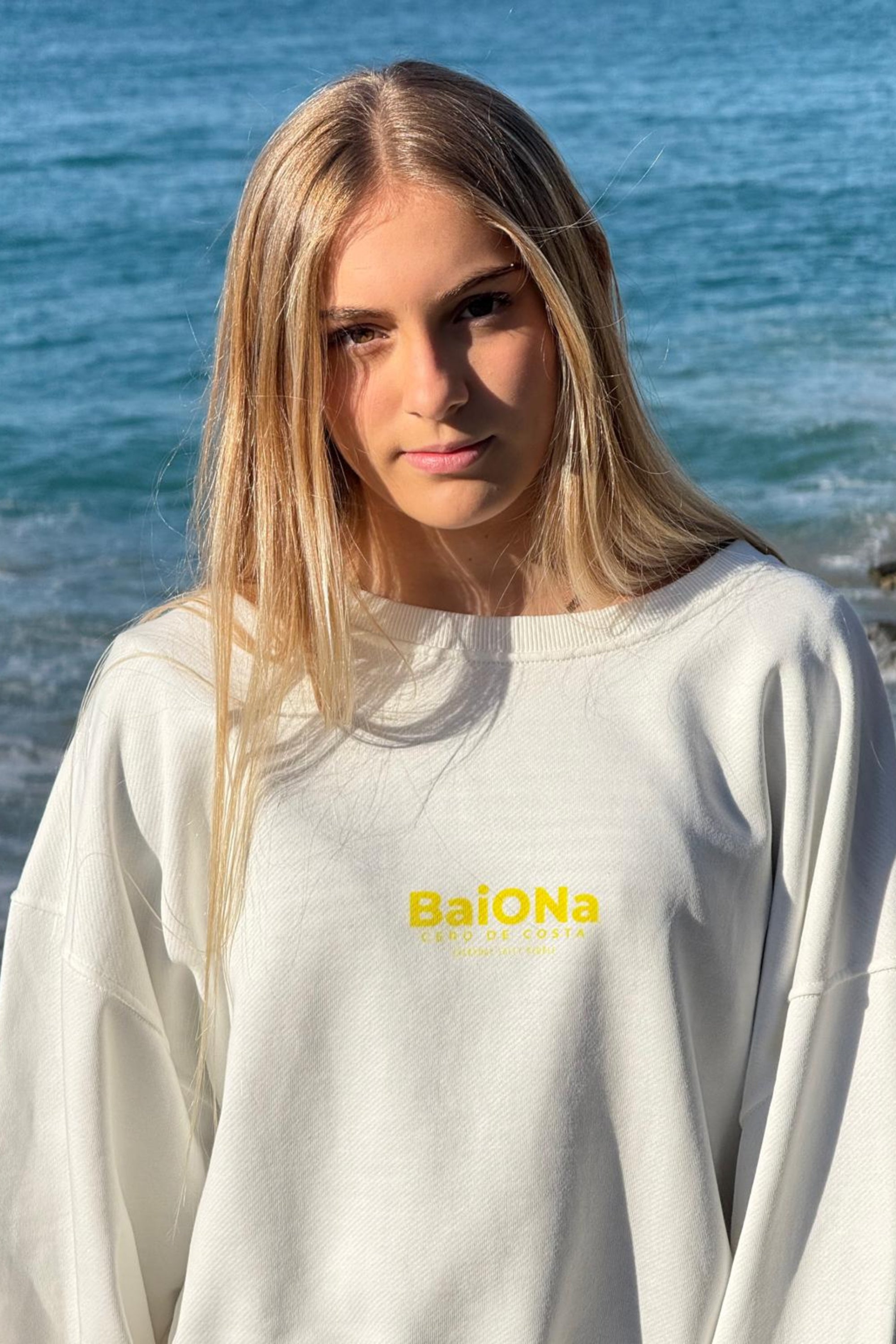 SUDADERA BLANCA/AMARILLA CORTA "BAIONA"