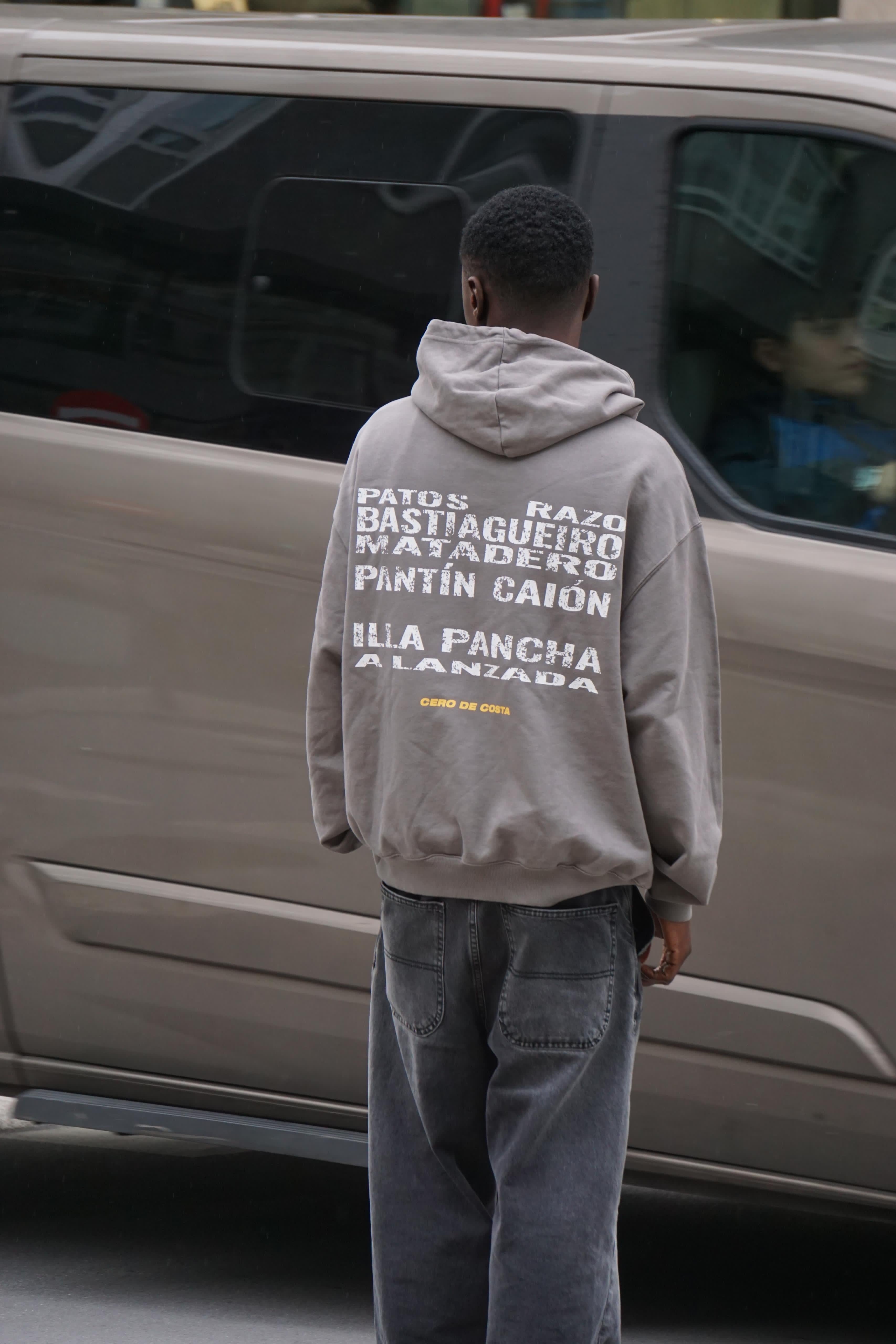 SUDADERA ANTRACITA/BLANCO "CERO DE COSTA" PLAYAS SURF CON CAPUCHA