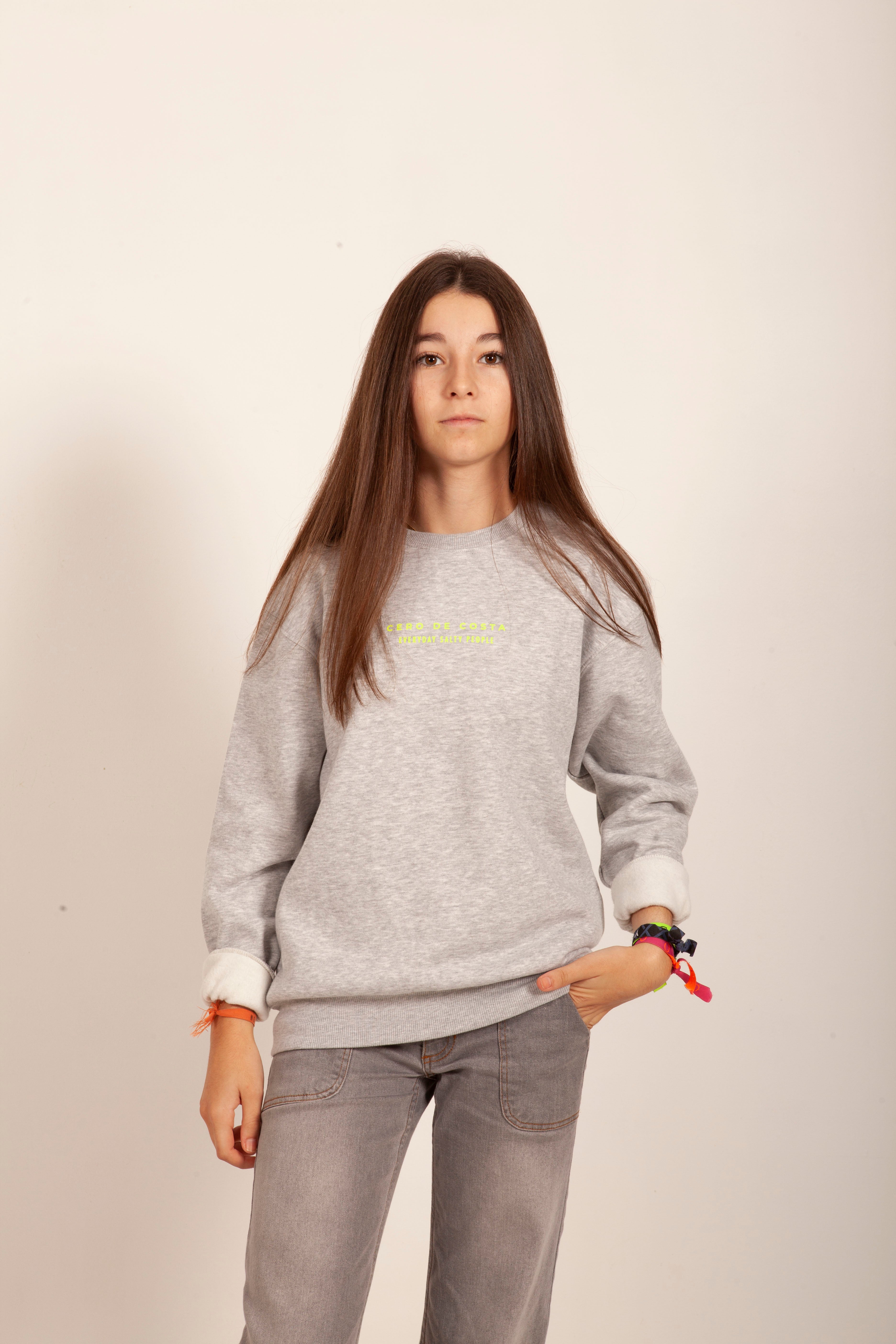 SUDADERA KIDS GRIS/FLÚOR "CERO DE COSTA" PLAYAS SURF