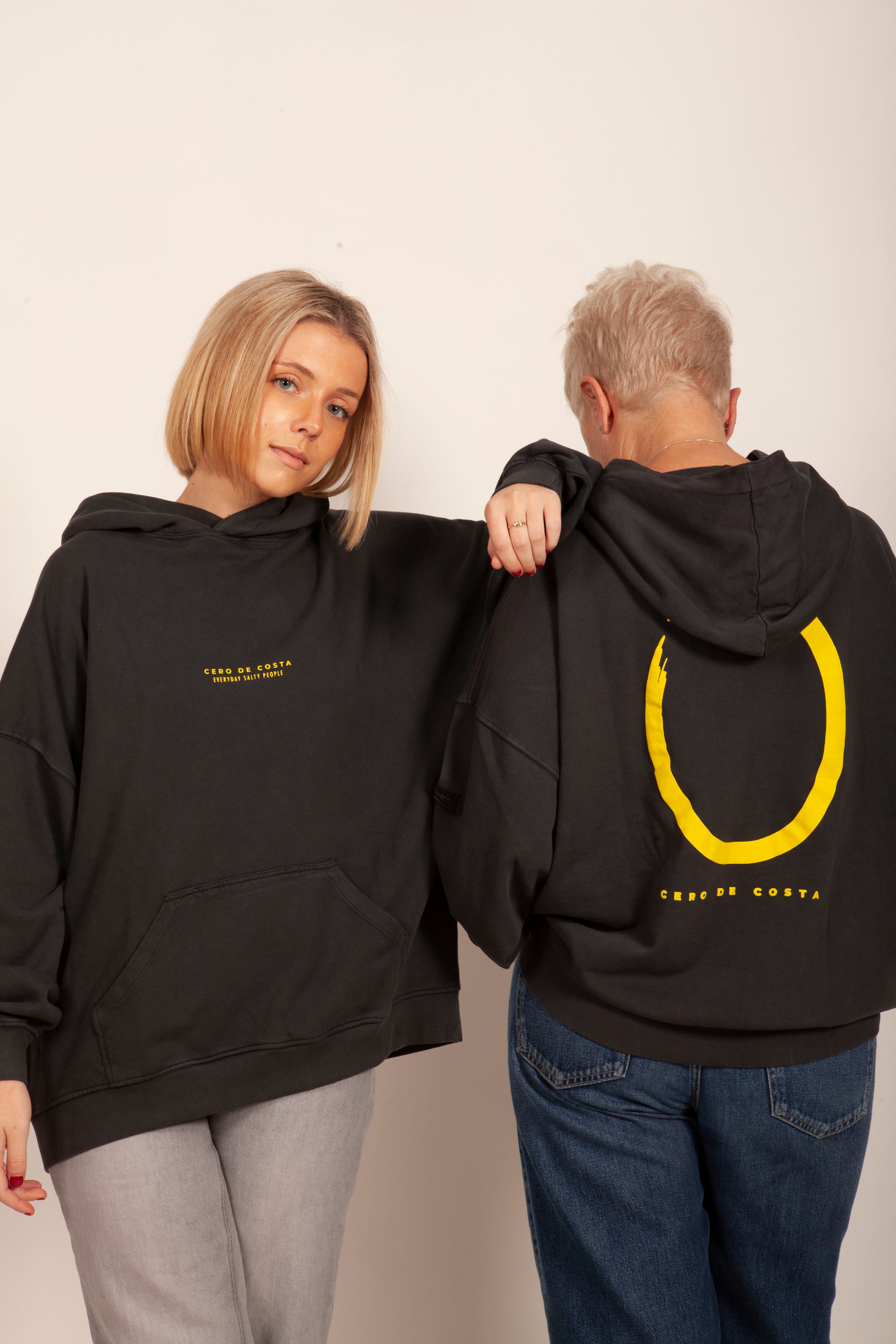 SUDADERA ANTRACITA/AMARILLO FLÚOR "LOGO CERO" CON CAPUCHA