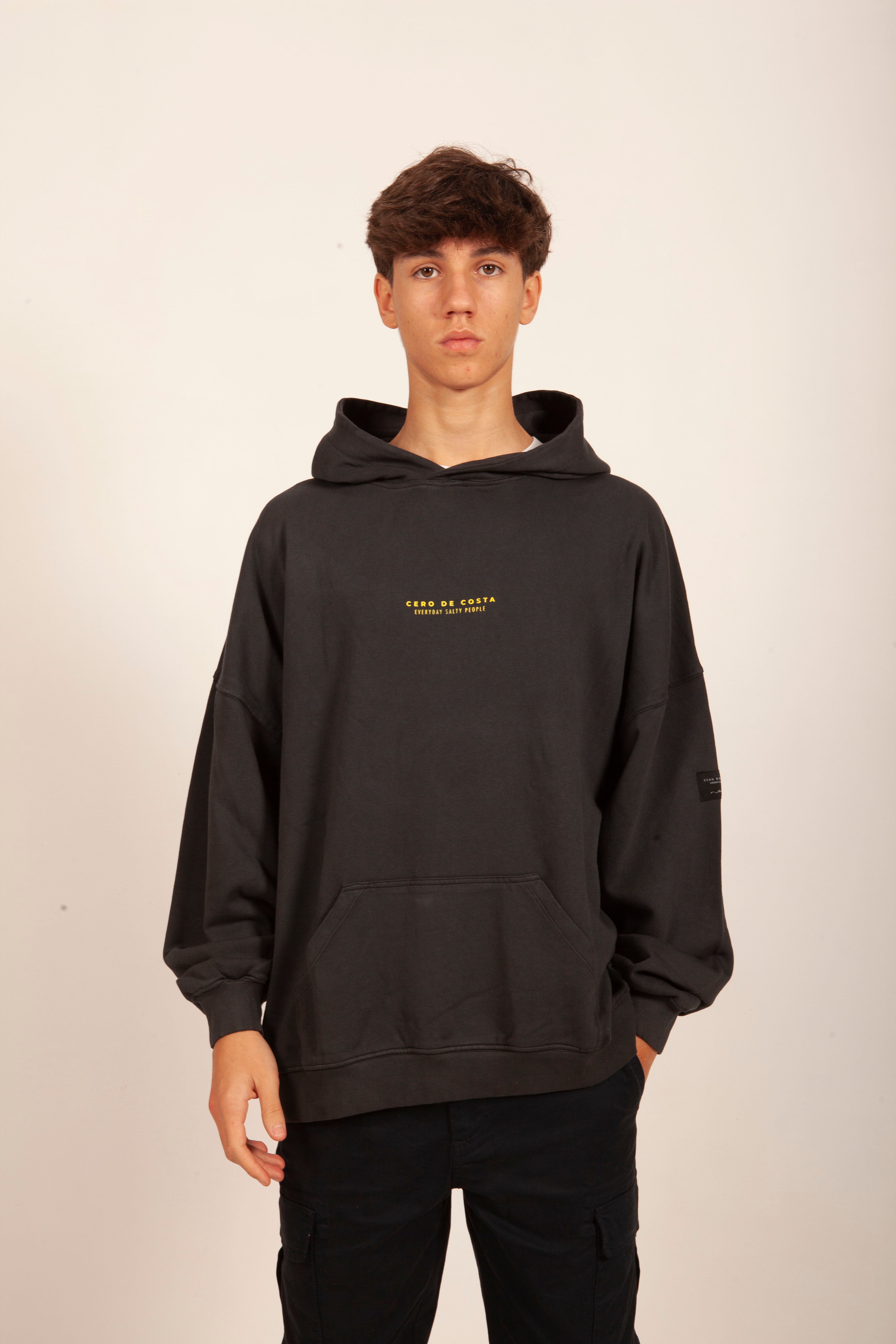 SUDADERA ANTRACITA/AMARILLO FLÚOR "CERO DE COSTA" PLAYAS SURF CON CAPUCHA
