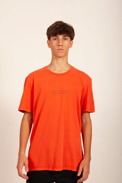 CAMISETA ALGODÓN ORGÁNICO ROJO/ANTRACITA “CERO DE COSTA” PLAYAS SURF