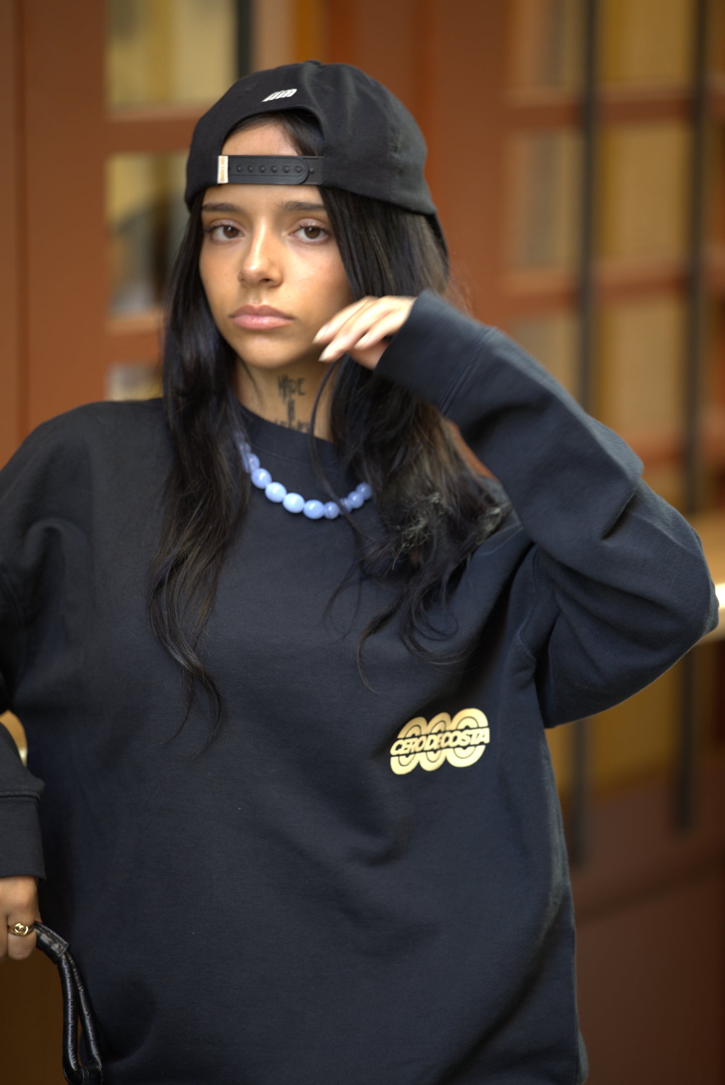 SUDADERA ANTRACITA/BEIGE "TOUR LOGO"