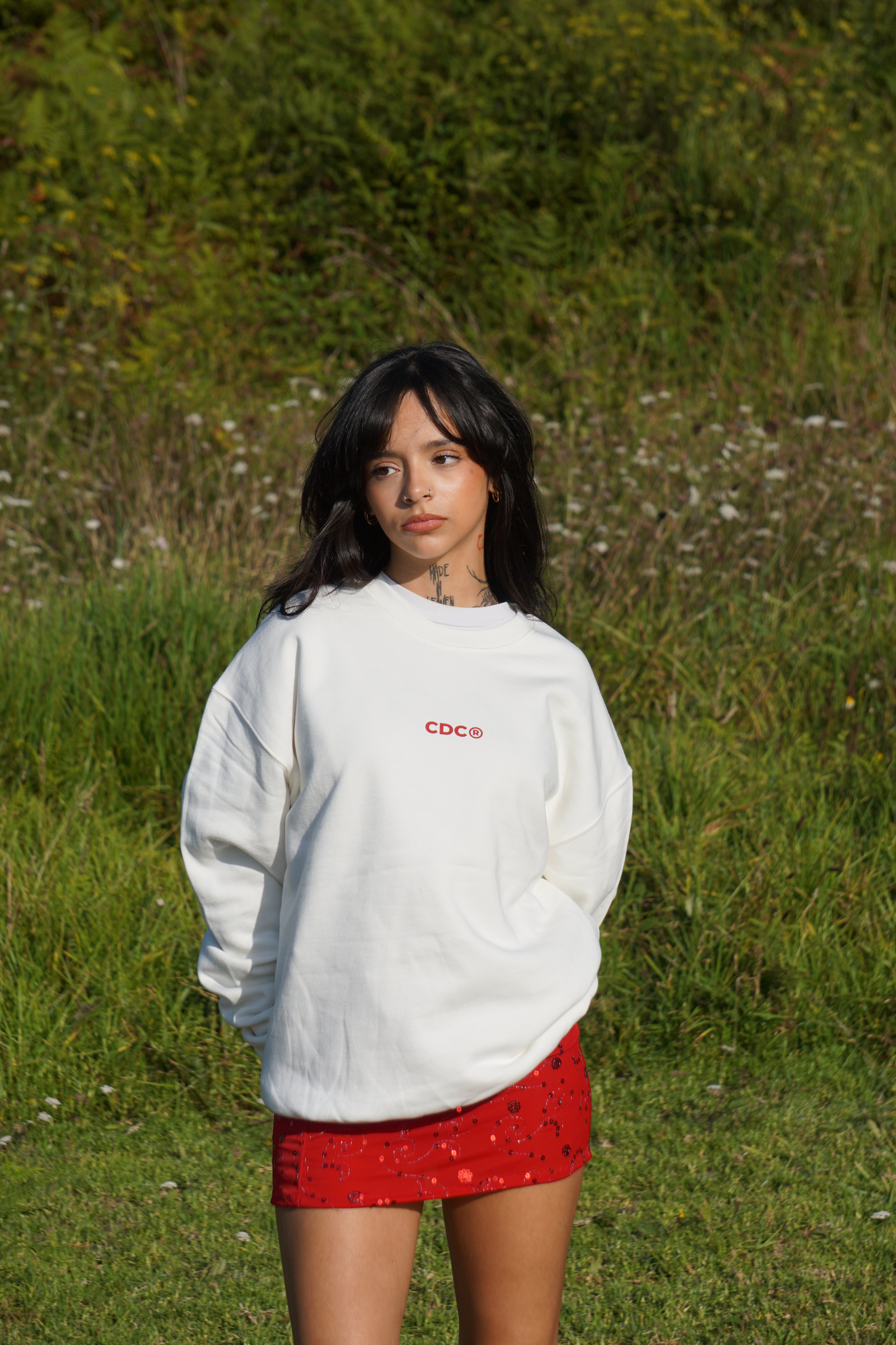 SUDADERA BLANCO/ROJO "NOT ONLY BEACH" LOGO