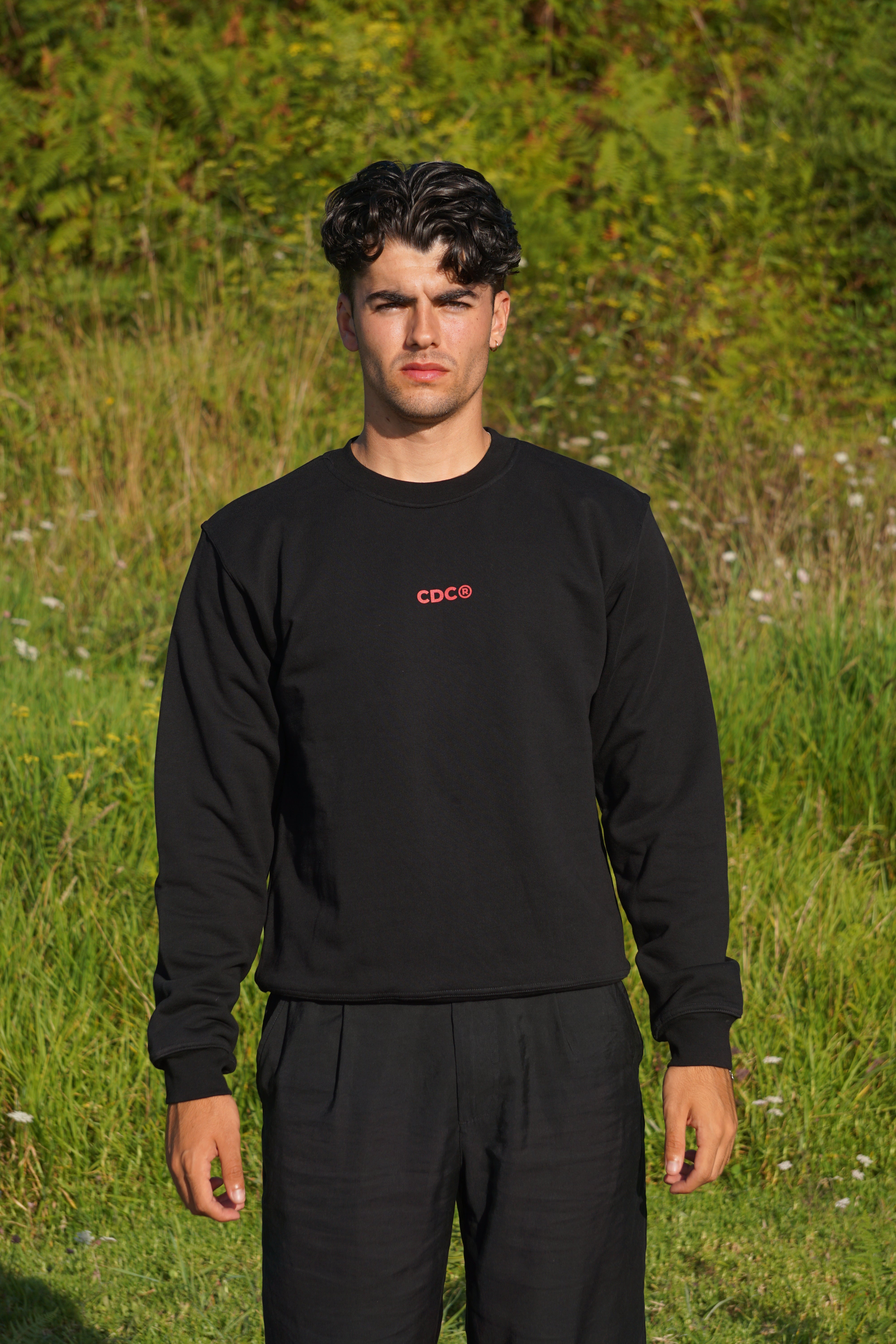 SUDADERA NEGRO/ROJO "NOT ONLY BEACH" LOGO
