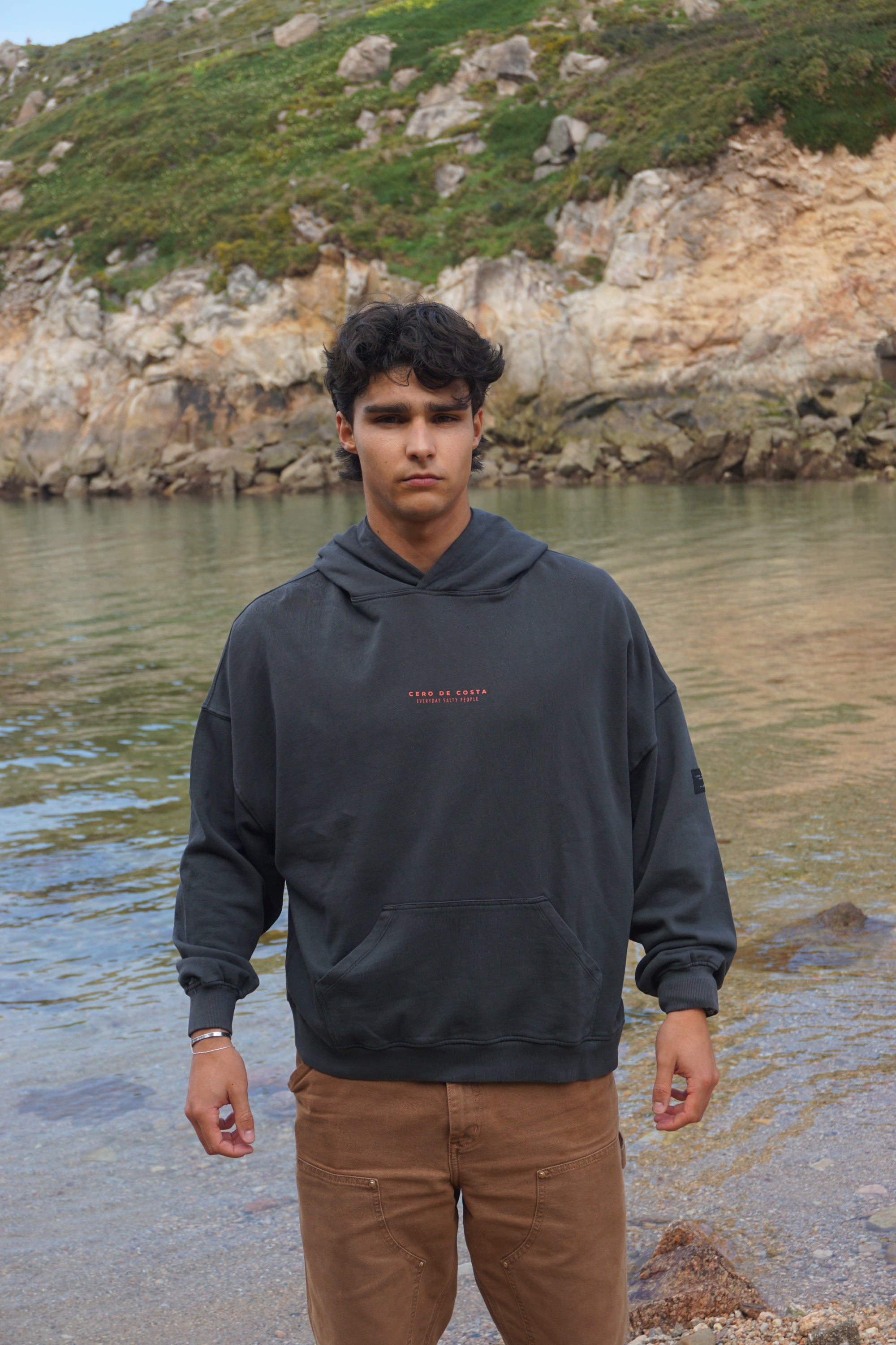 SUDADERA ANTRACITA/CORAL "VIGO" CON CAPUCHA
