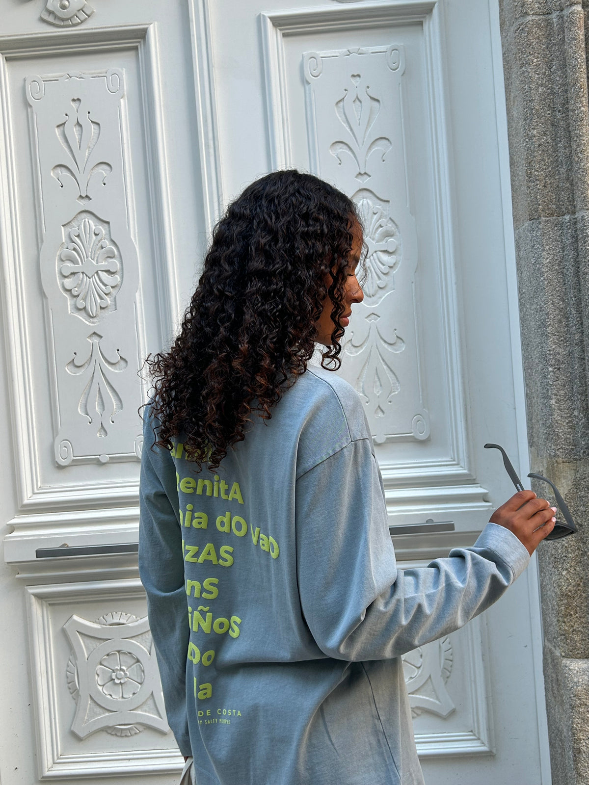 CAMISETA GRIS/AMARILLO "VIGO" MANGA LARGA