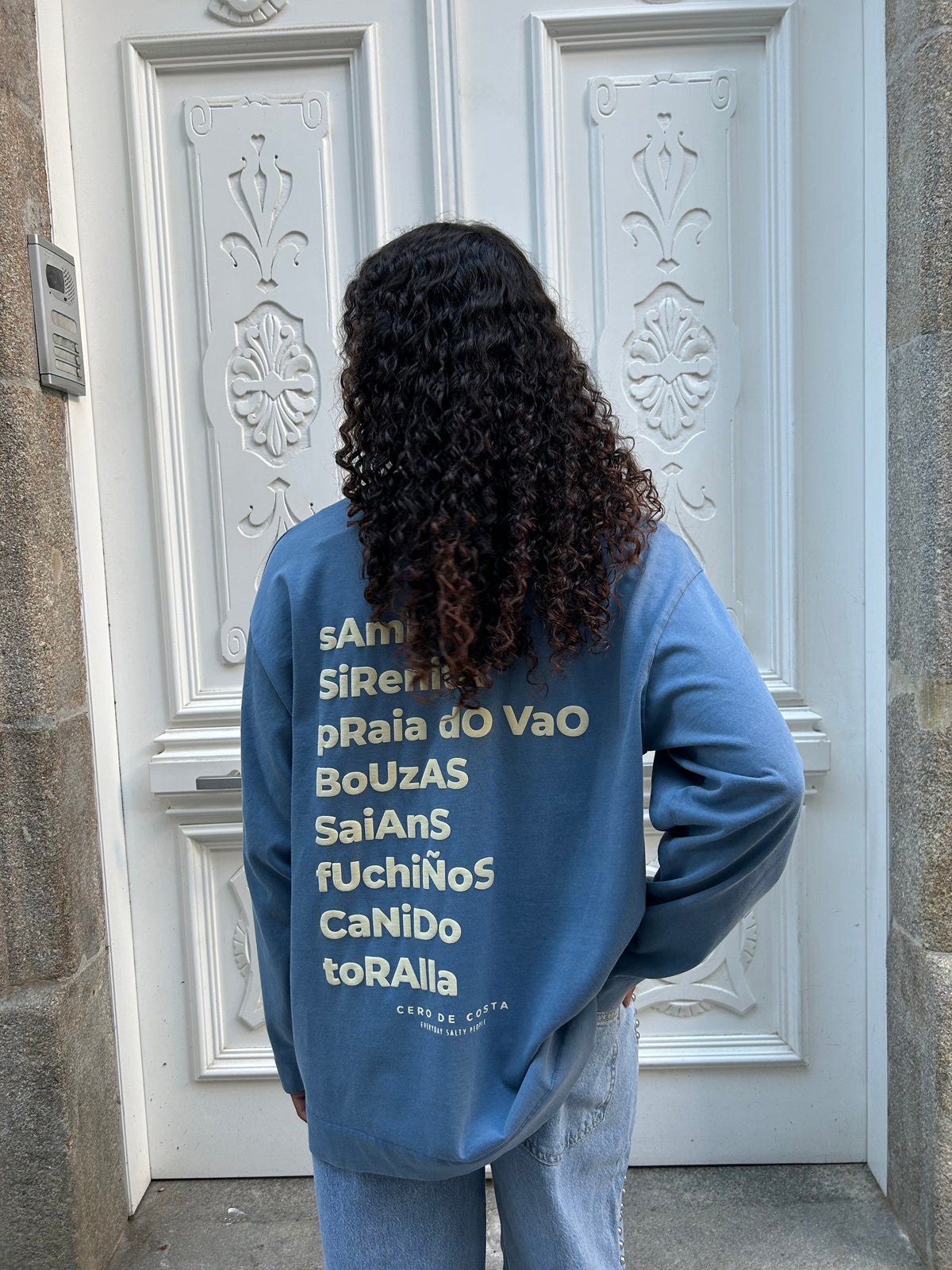 CAMISETA AZUL/BEIGE "VIGO" MANGA LARGA