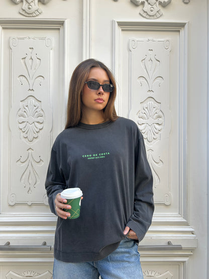 CAMISETA ANTRACITA/VERDE-FLÚOR "BUEU" MANGA LARGA
