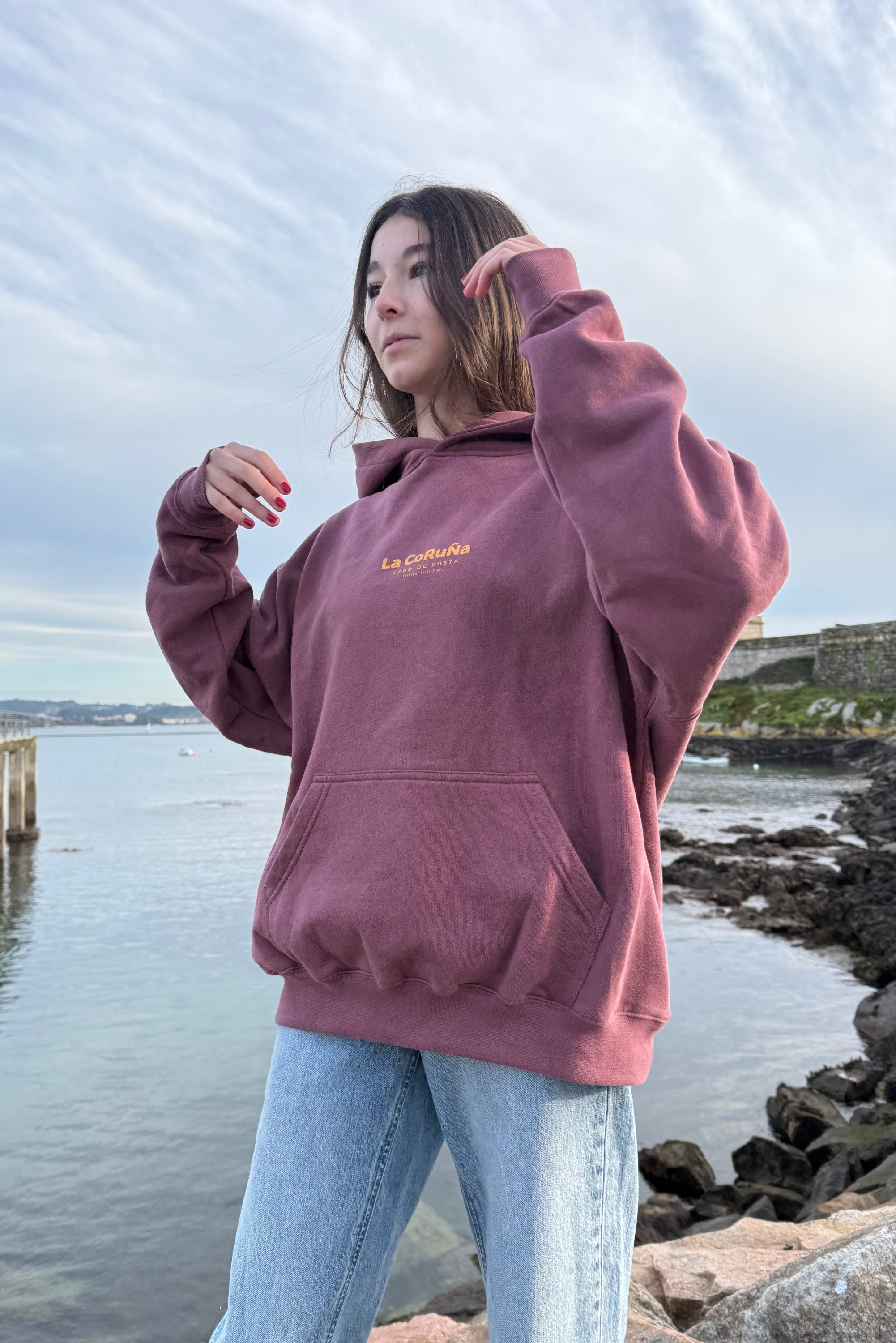SUDADERA GRANATE/MOSTAZA "LA CORUÑA" PLAYAS CIUDAD CON CAPUCHA